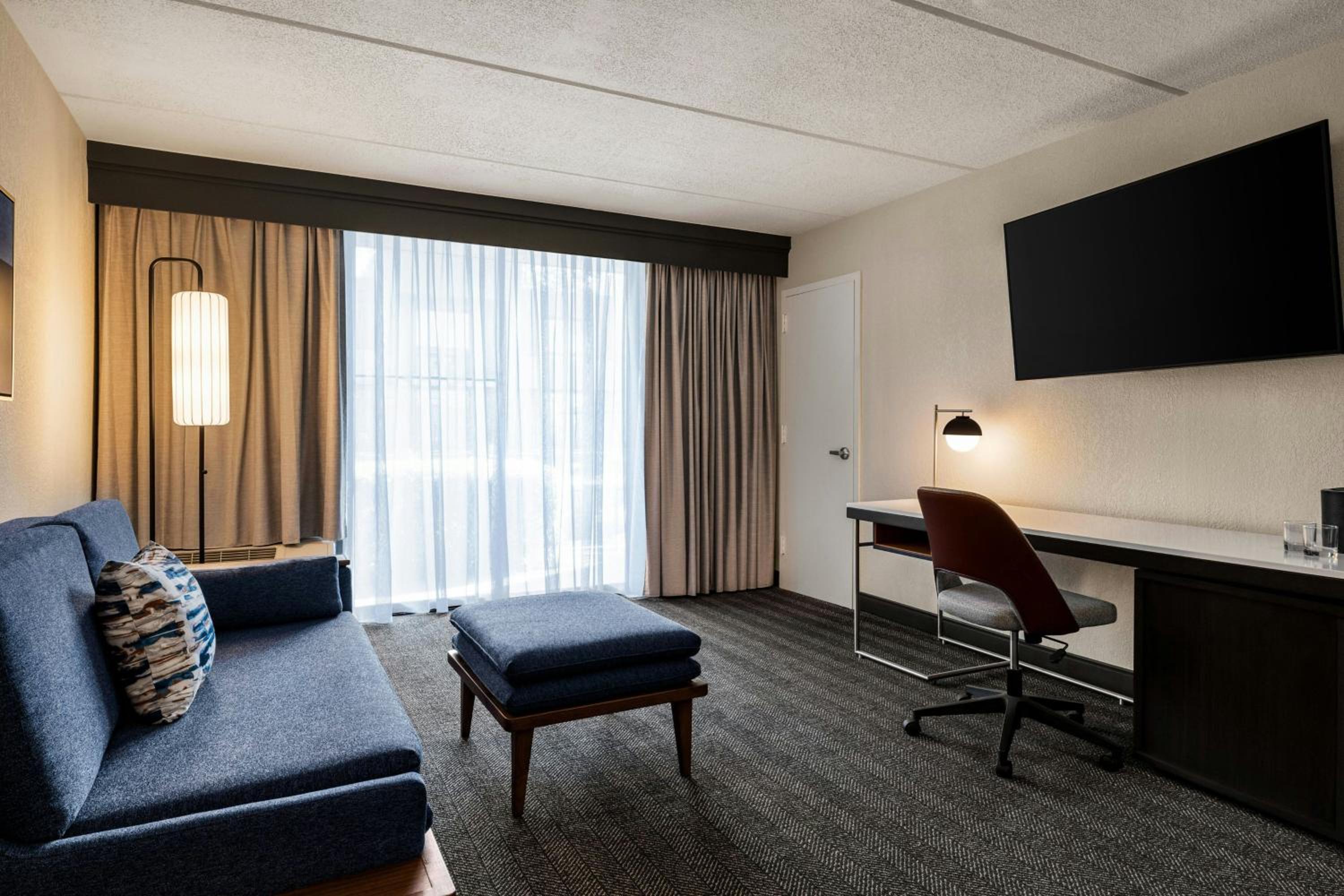 One-Bedroom King Suite - Photo 2