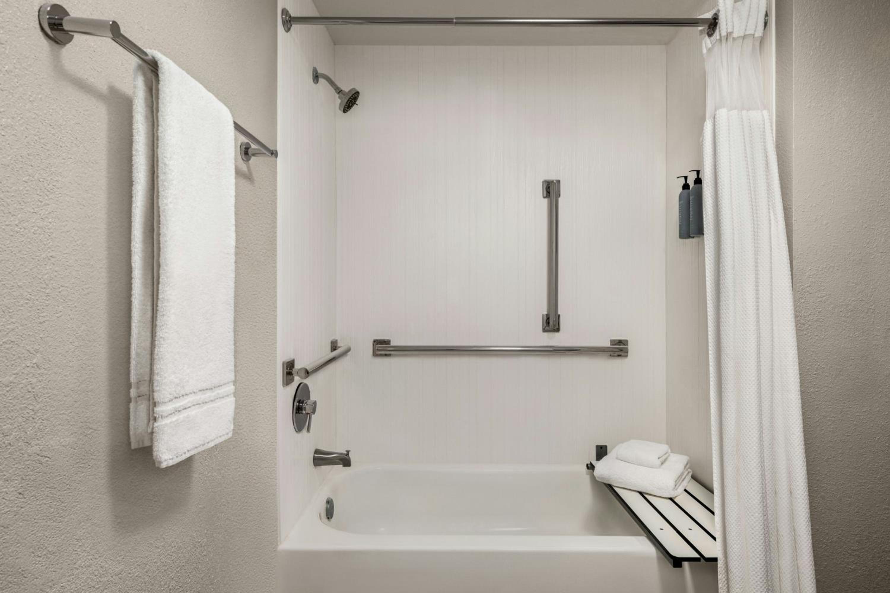 King Room with Adapted Tub - Mobility and Hearing Accessible