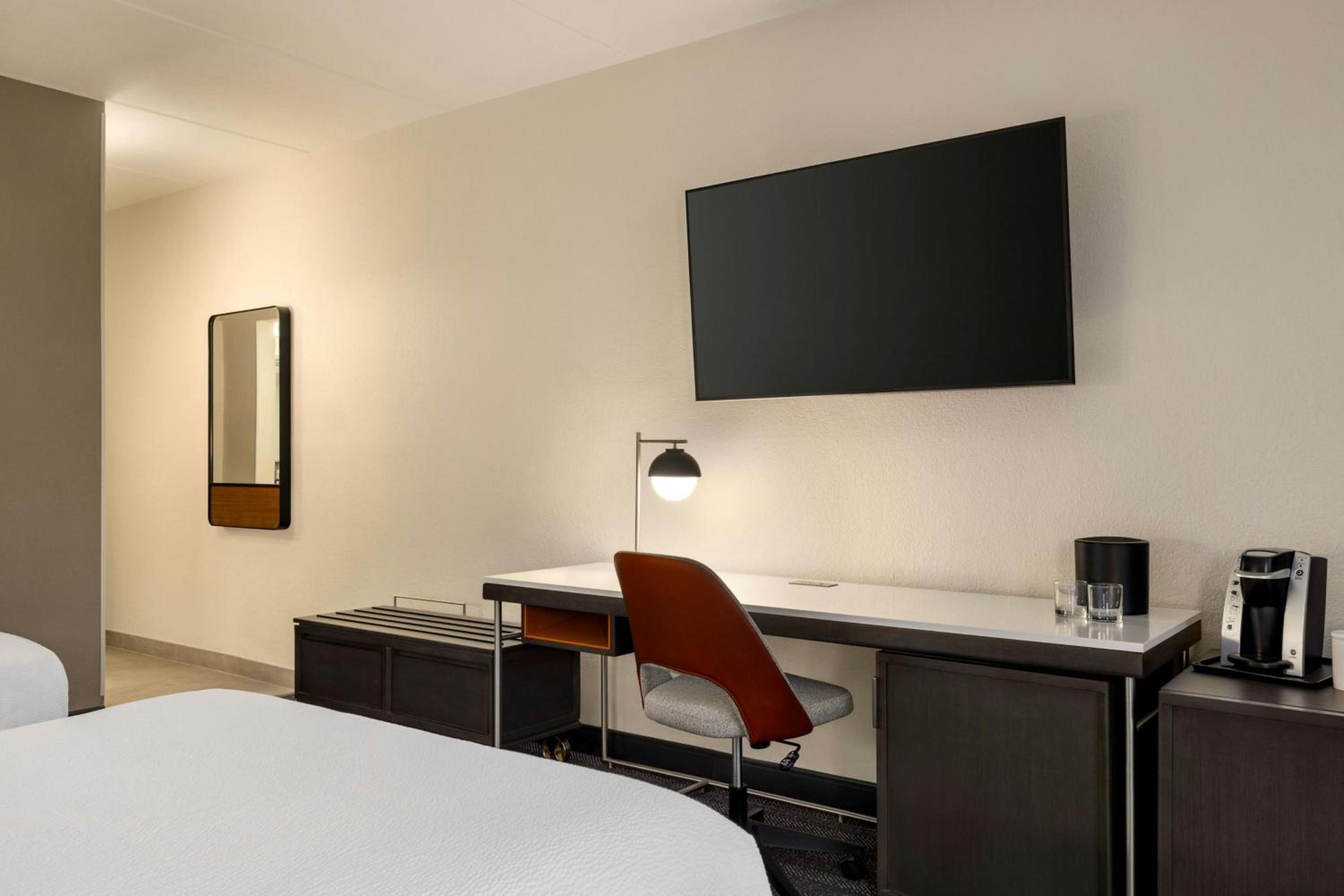 Double Room with Two Double Beds - Photo 2