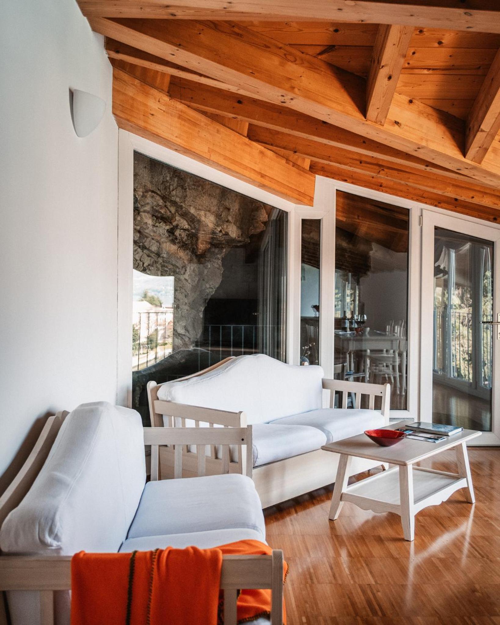 Two-Bedroom Apartment with Lake View photo 1