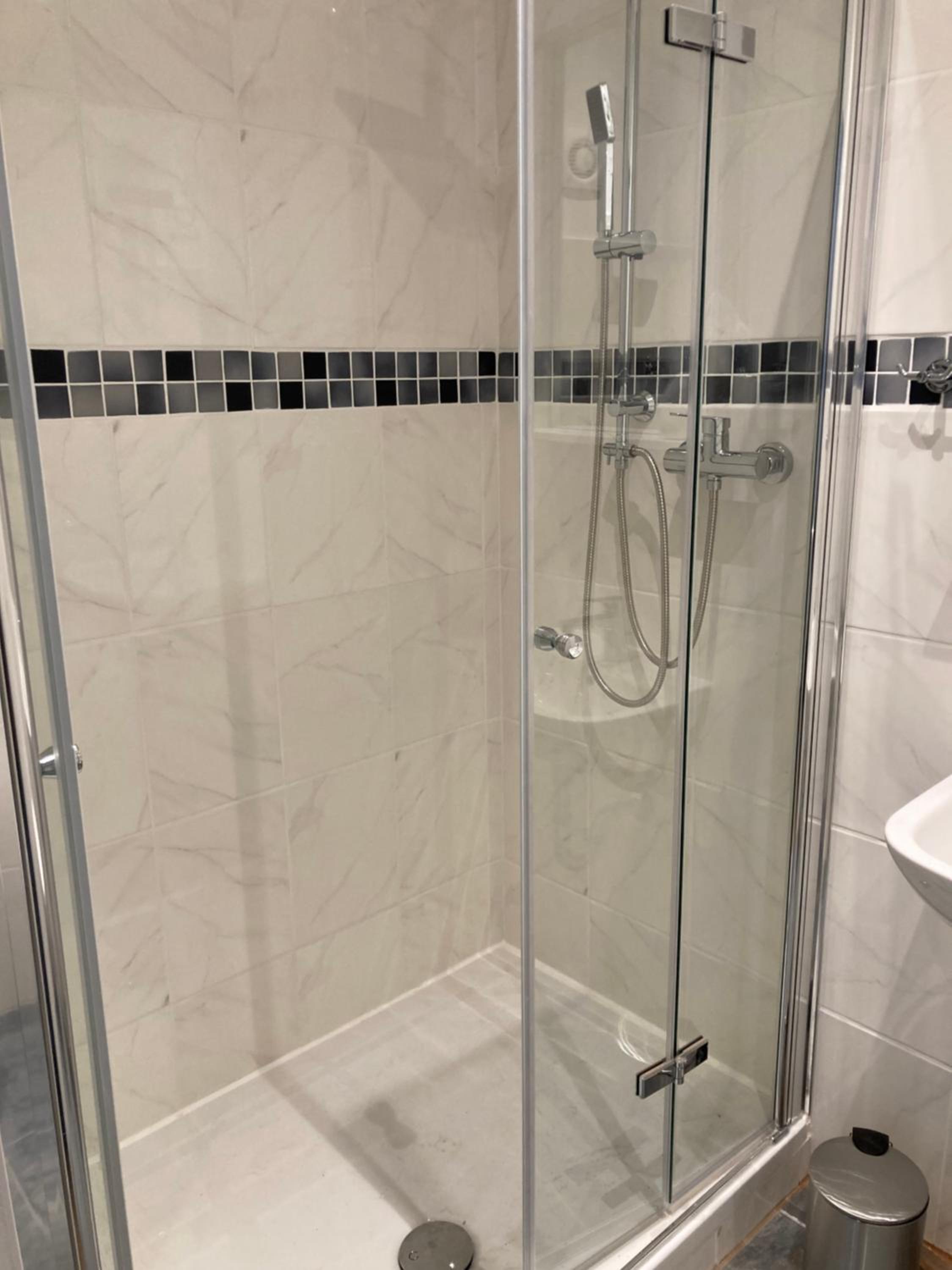 Single Room with Bathroom photo 1