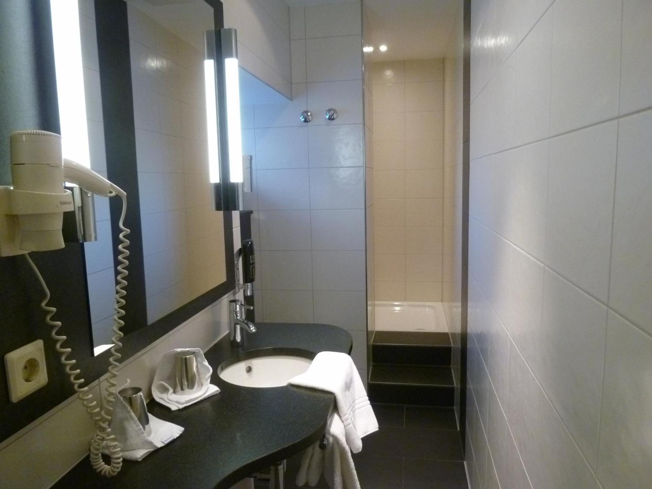 Small Double Room - Photo 12