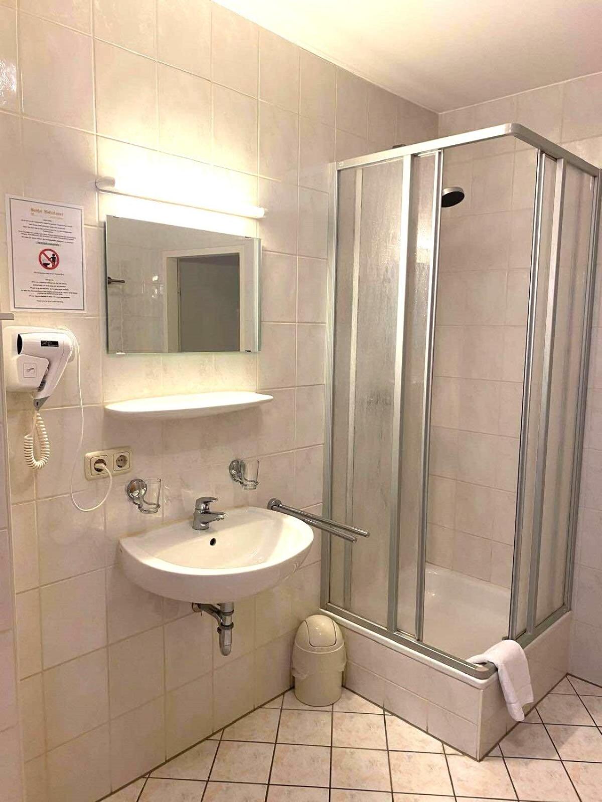 Double Room with Private Bathroom photo 1