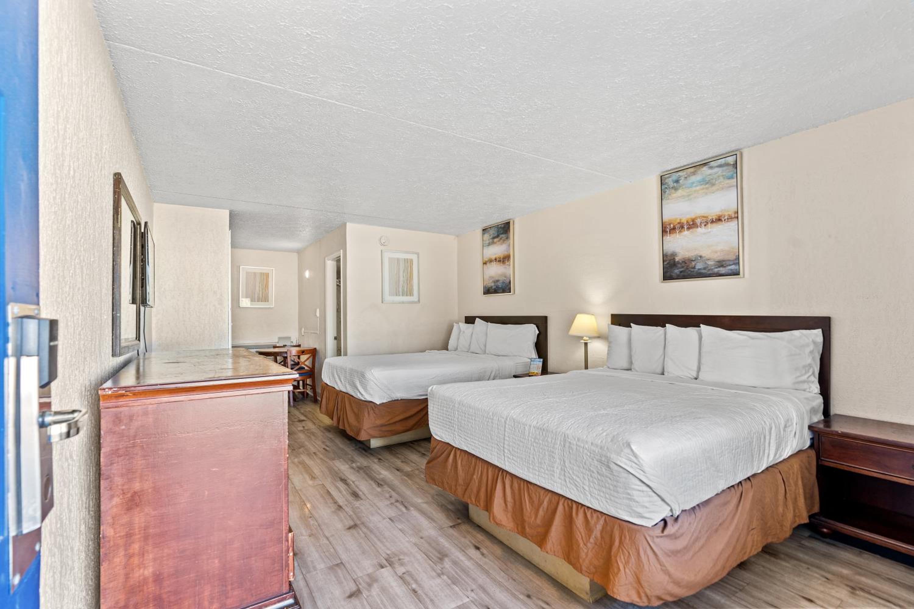 Deluxe Queen Room - Photo 4