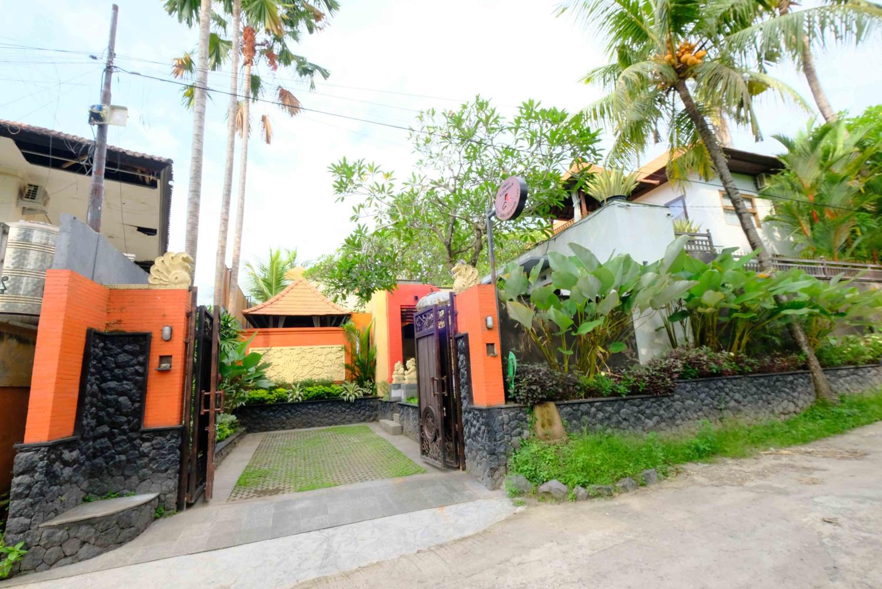 Villa with Private Pool - Photo 14