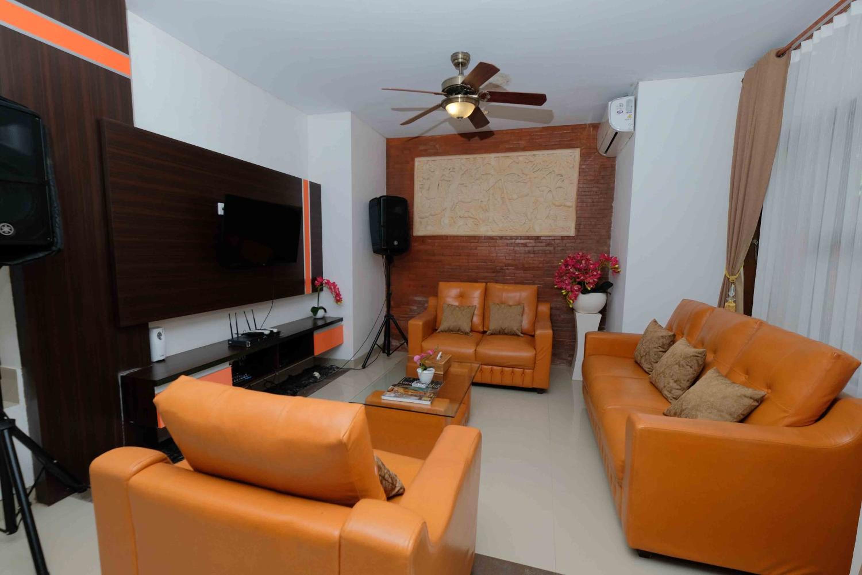 Villa with Private Pool - Photo 15