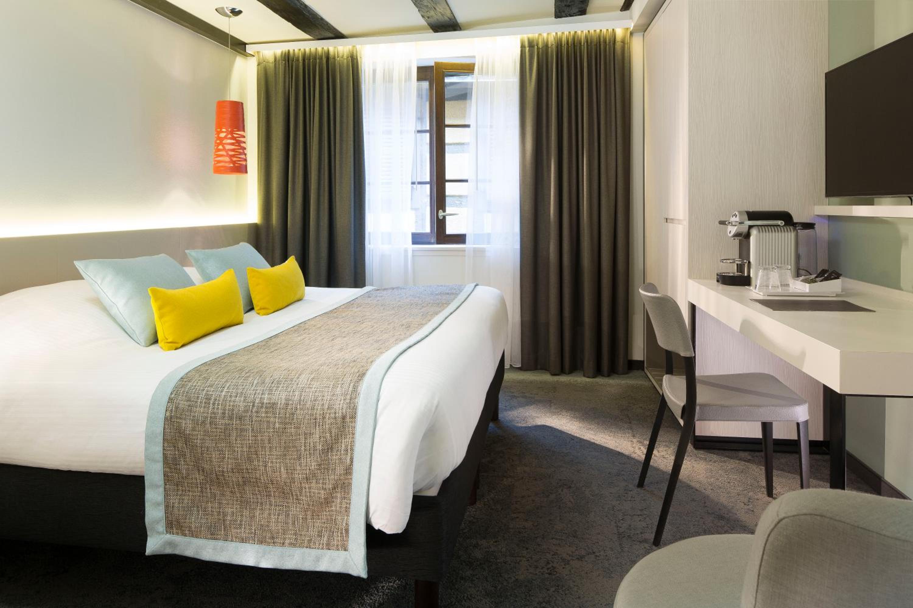 Deluxe Double Room - Photo 11