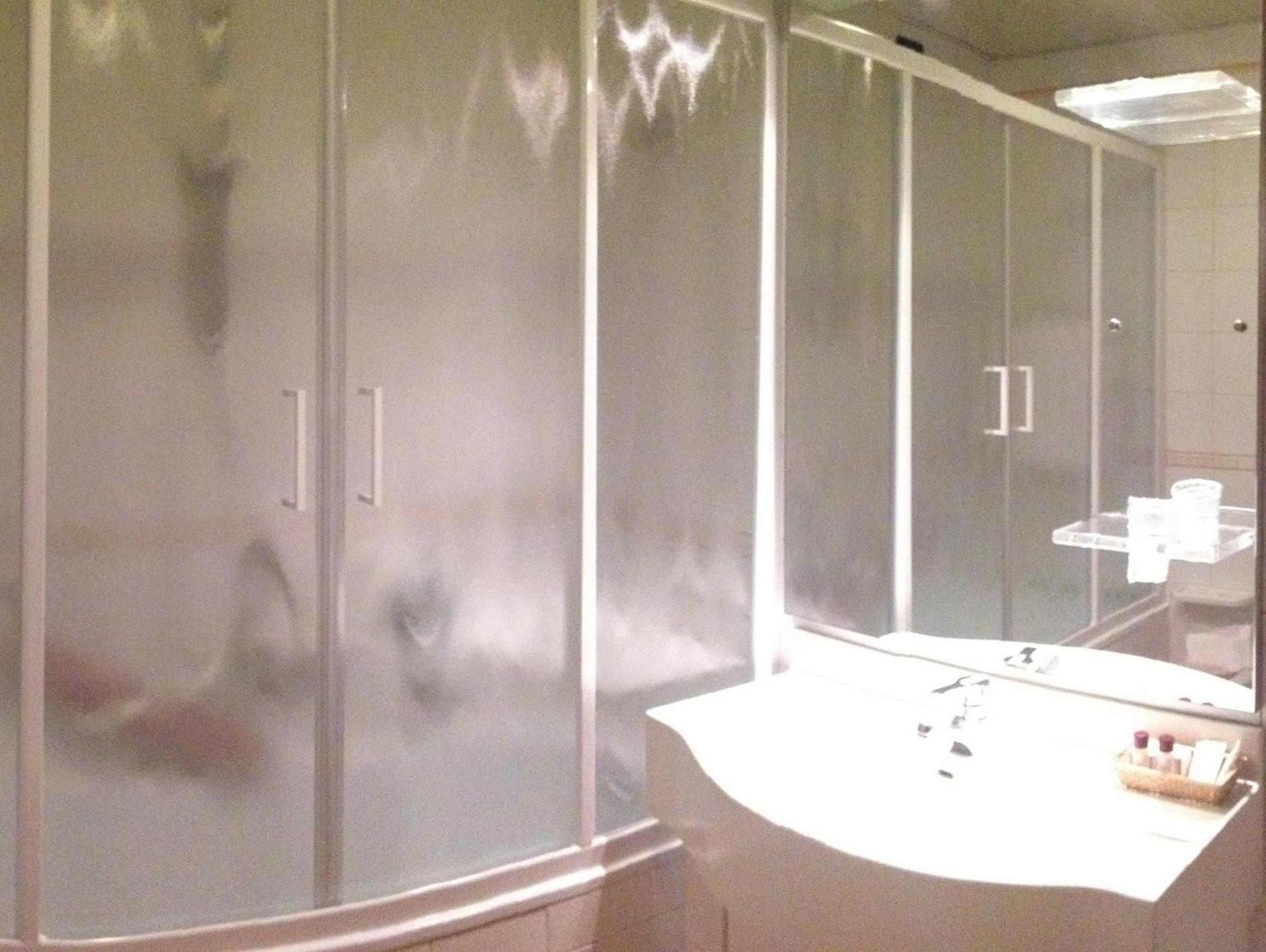 Double or Twin Room - Photo 5