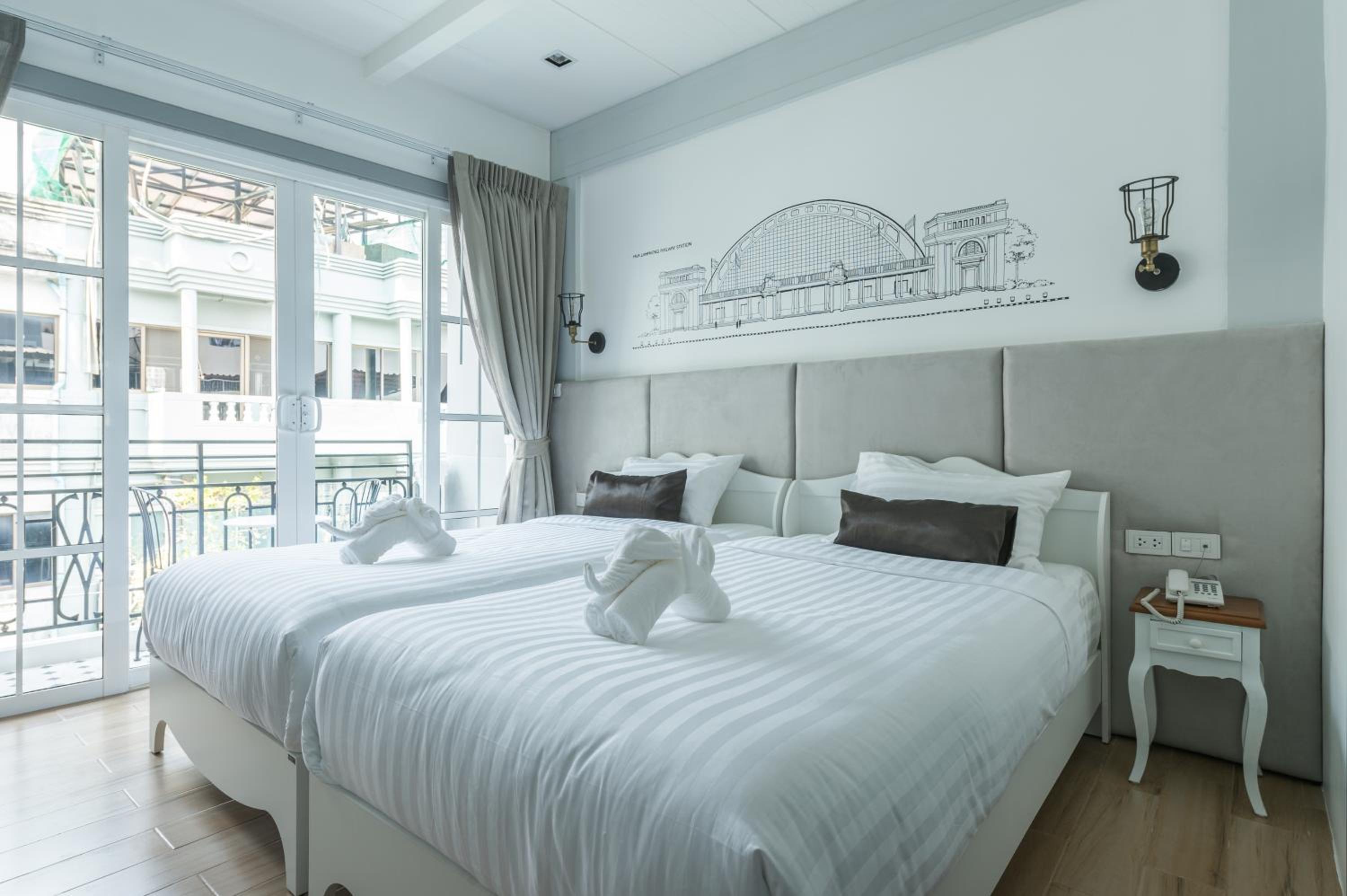 Deluxe Twin Room with Balcony photo 2