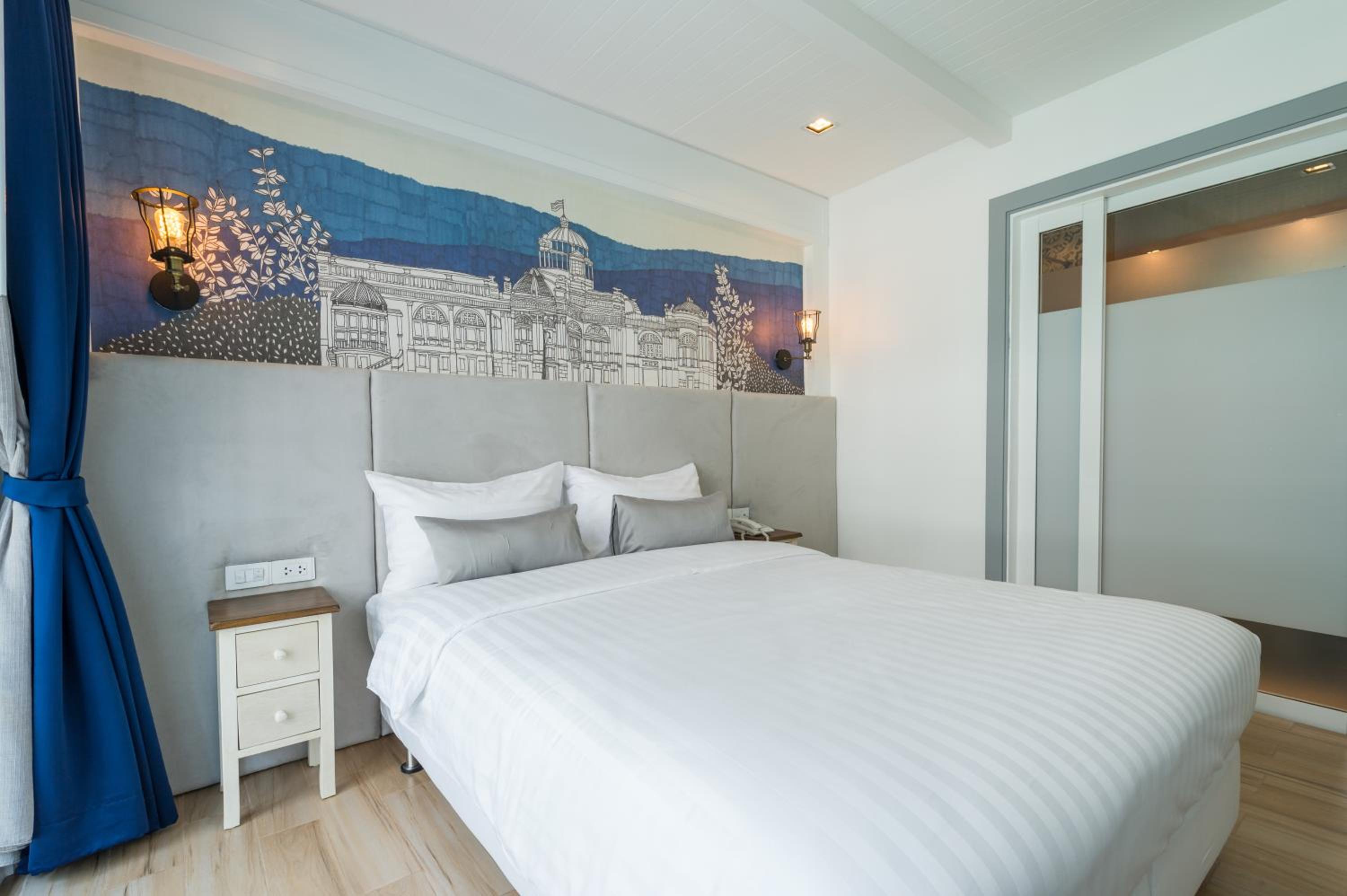 Deluxe Double Room with Balcony photo 2