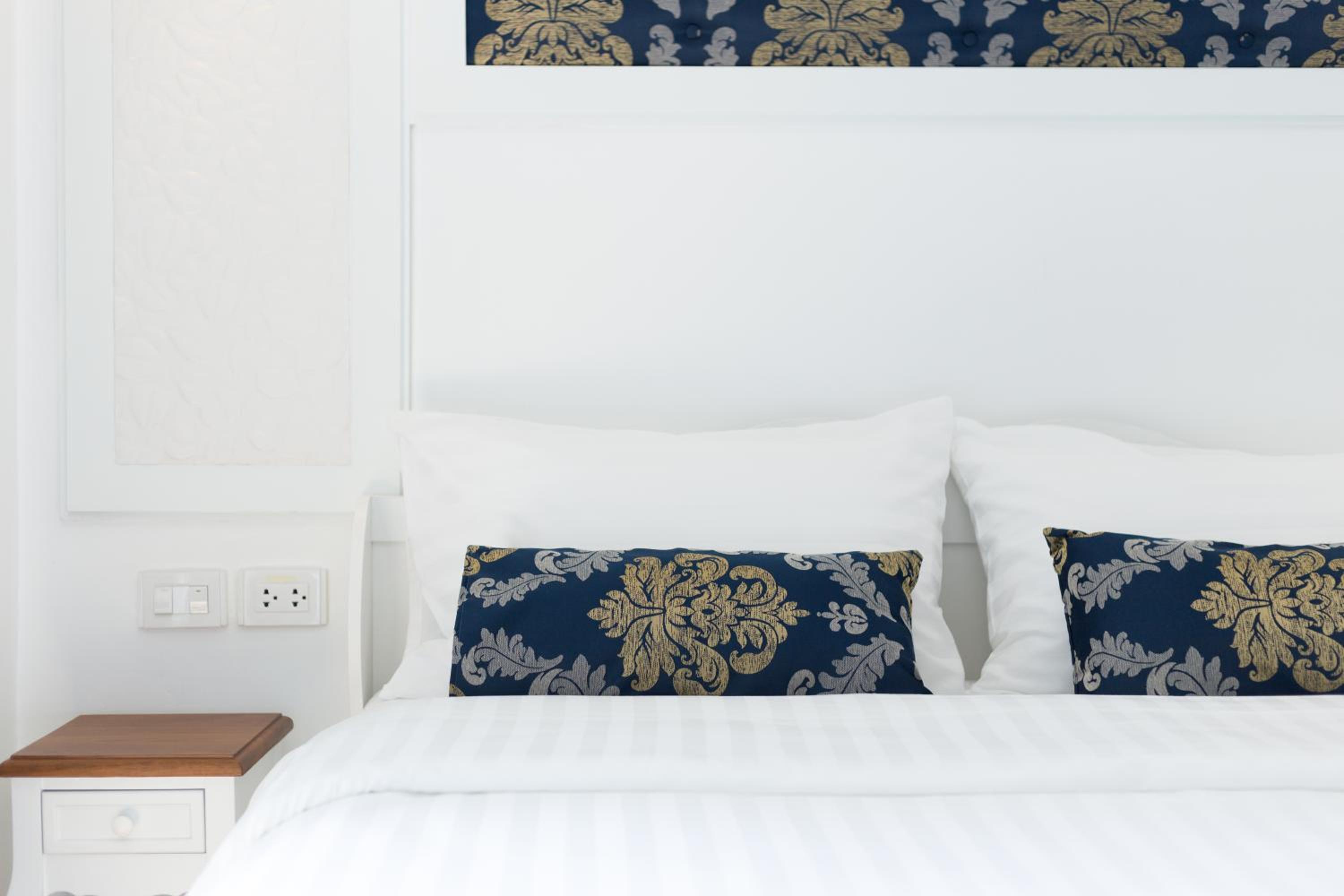 Deluxe Double Room with Balcony photo 2