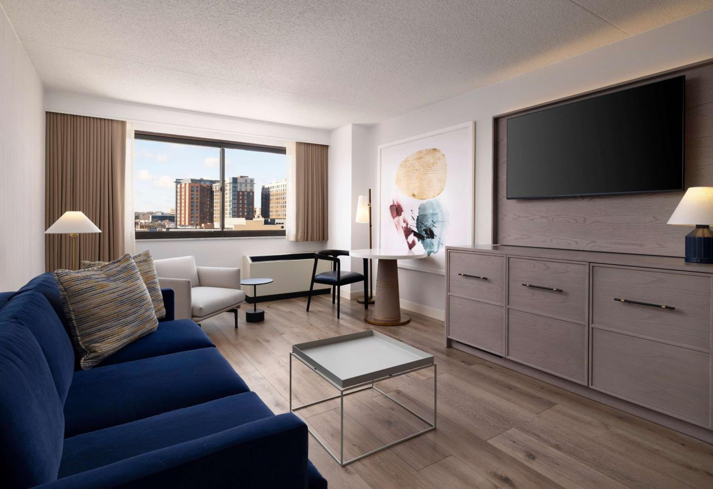 One Bedroom Suite Two Queens