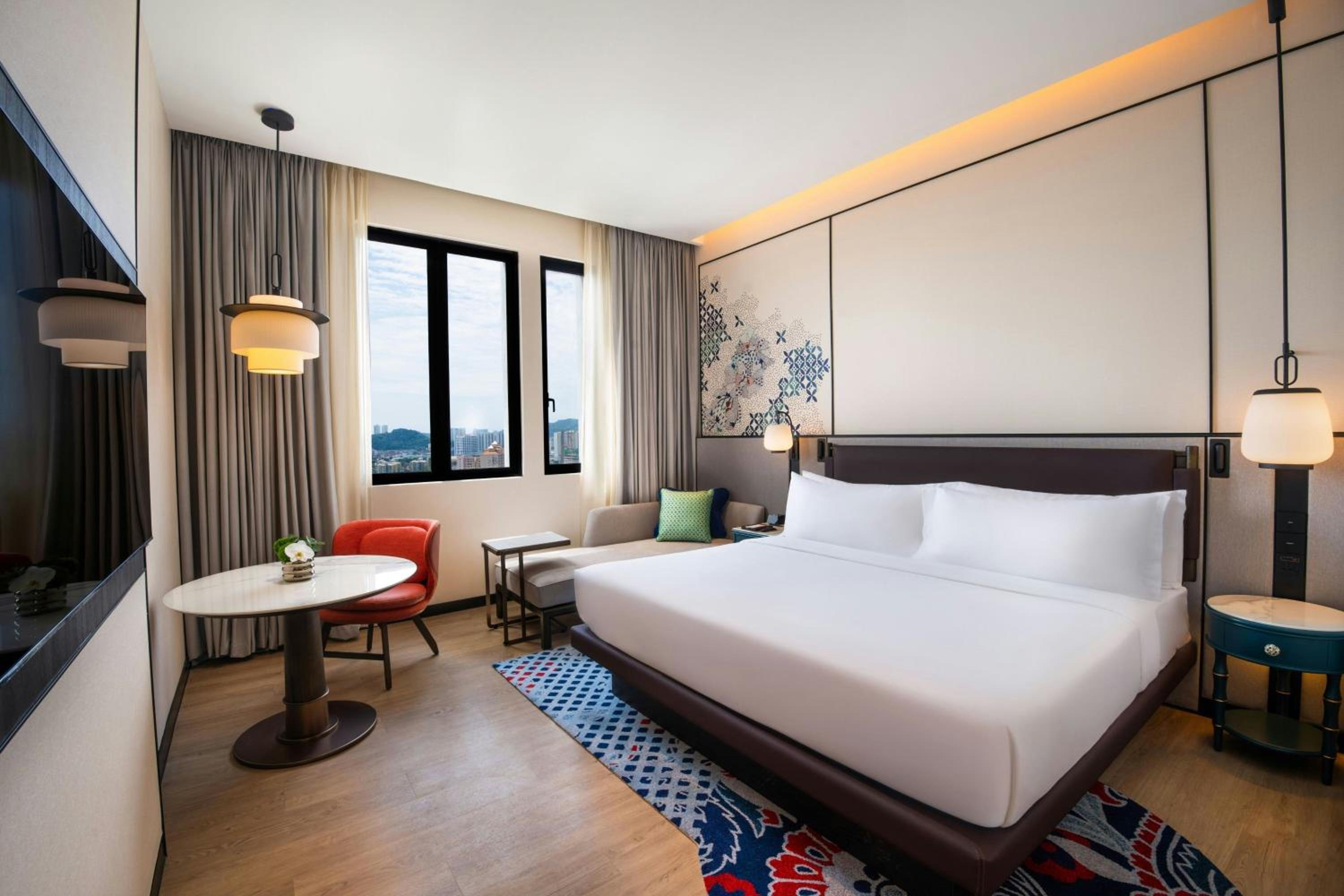 Deluxe King Room with Sofa Bed and Skyline View - Photo 6