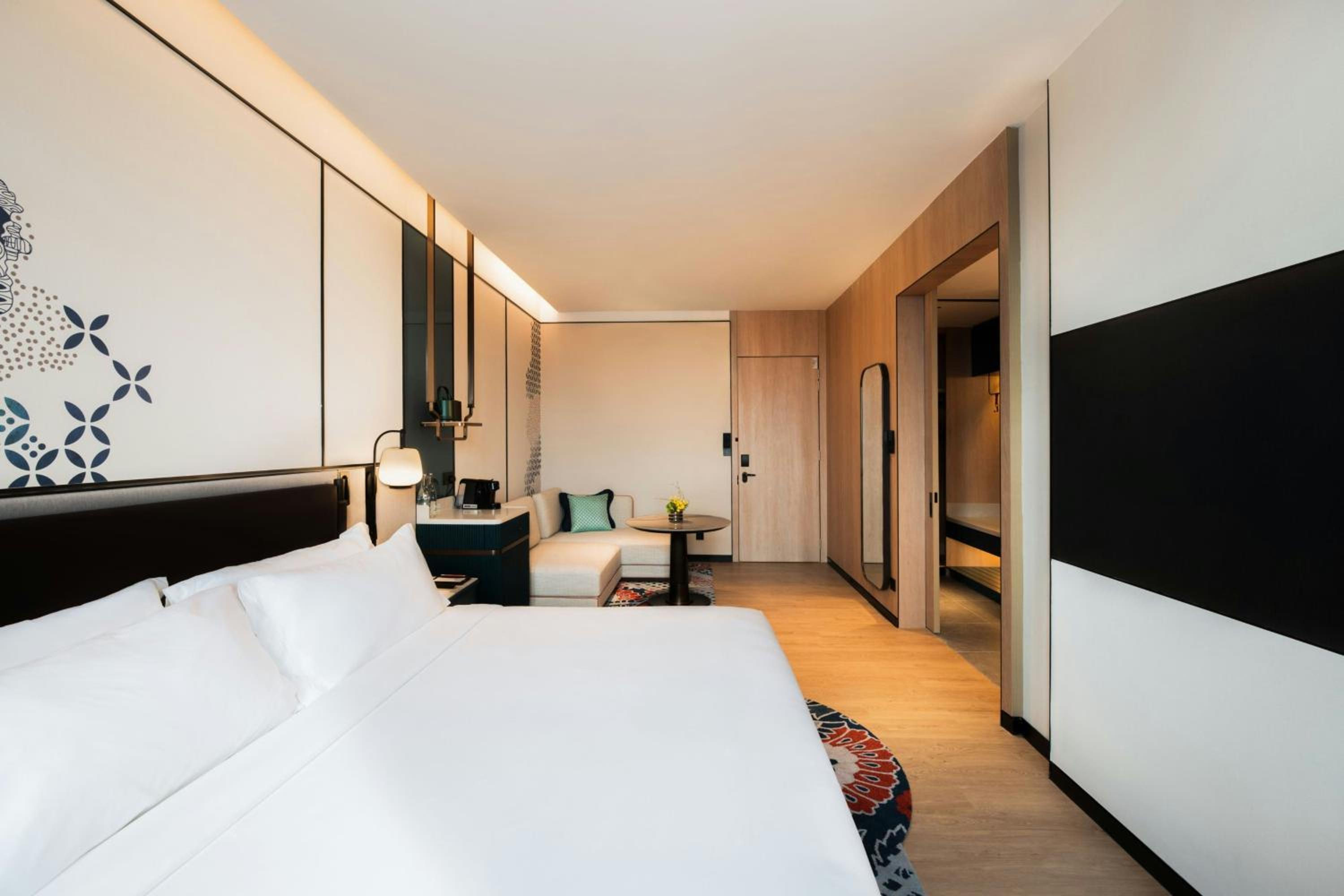 Executive King Room with City View - Photo 6