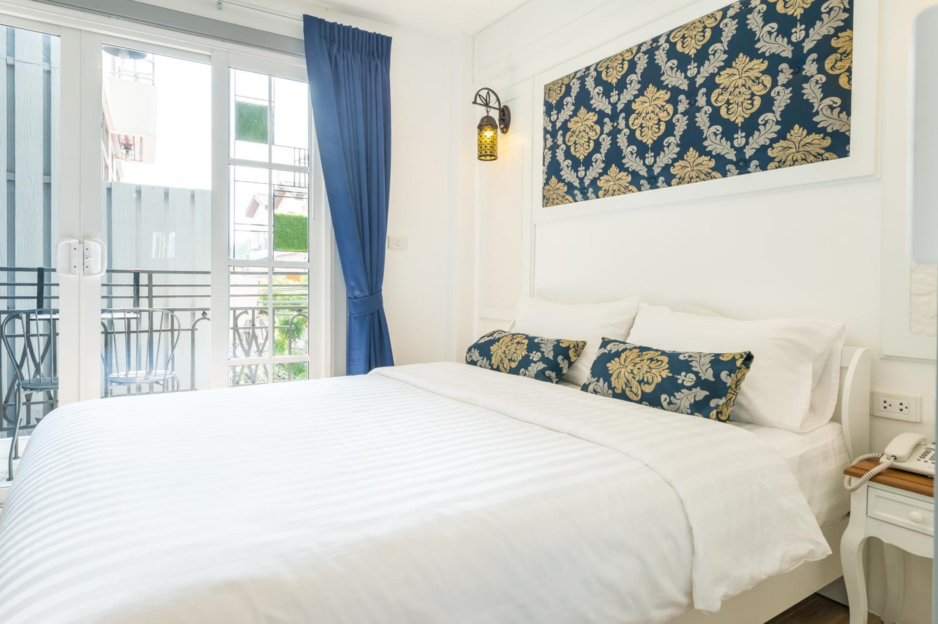 Deluxe Double Room with Balcony photo 3