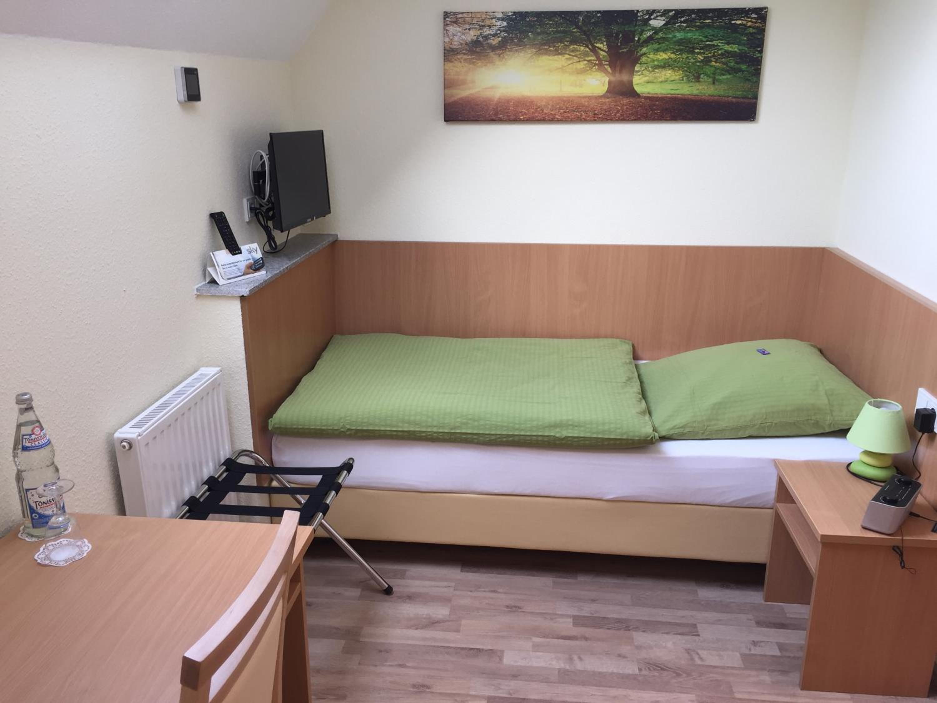 Small Single Room photo 2