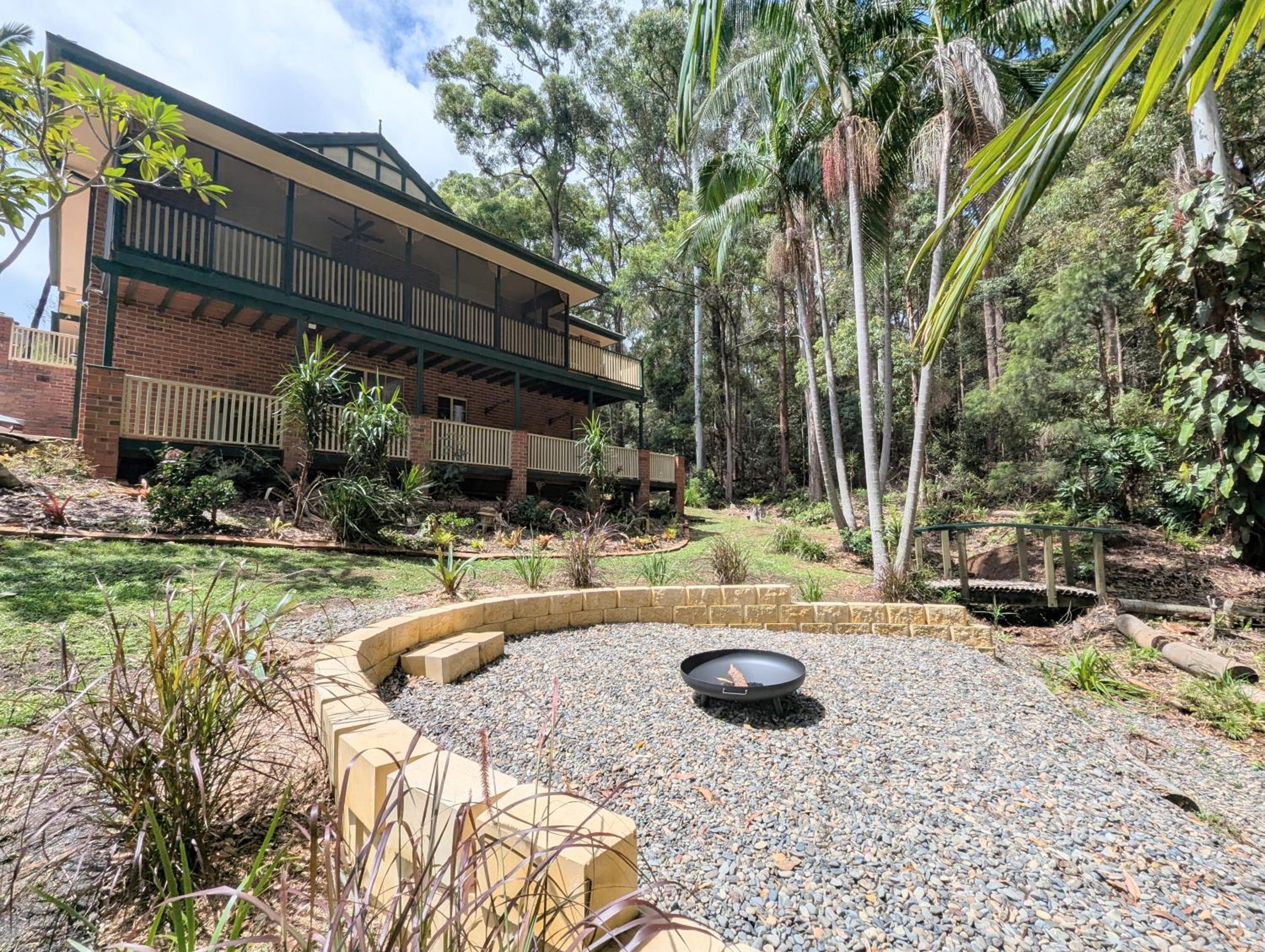 Five-Bedroom House photo 1