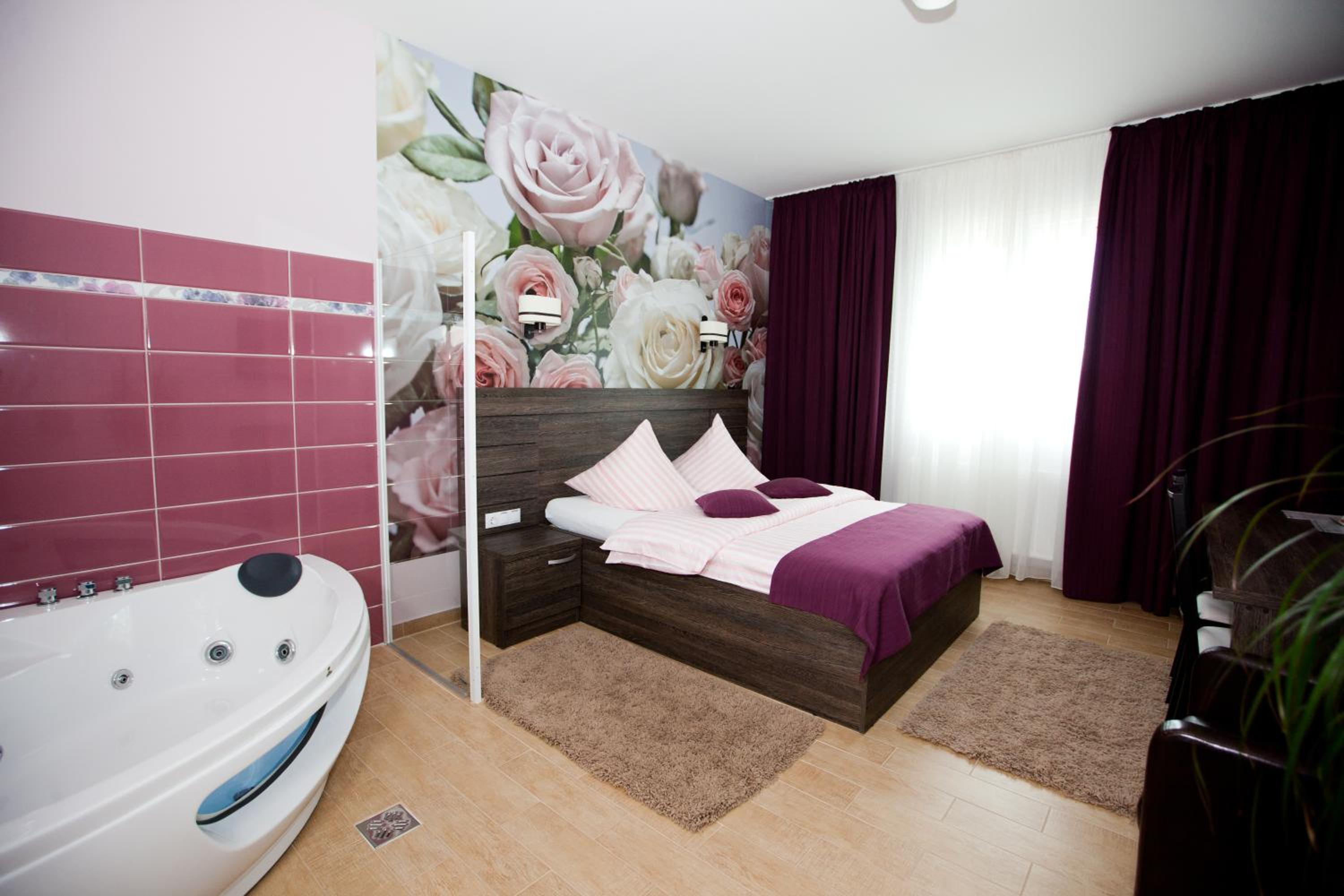 Double Room with Whirlpool photo 1