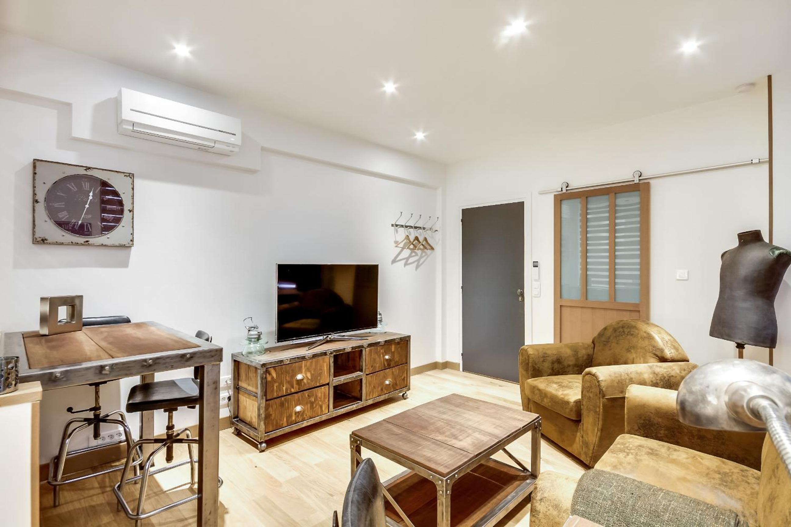 Studio Apartment photo 2