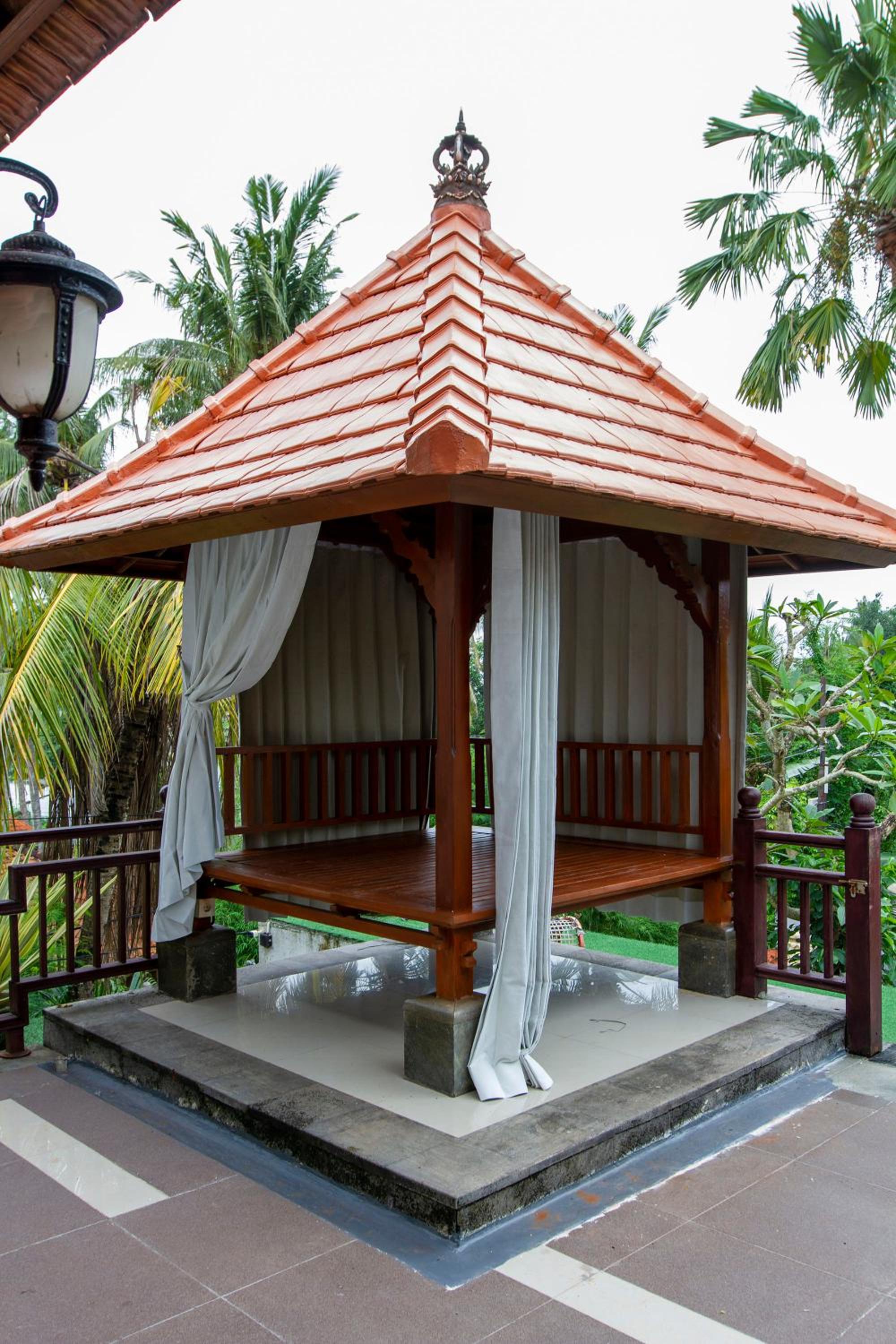 Villa with Private Pool - Photo 32