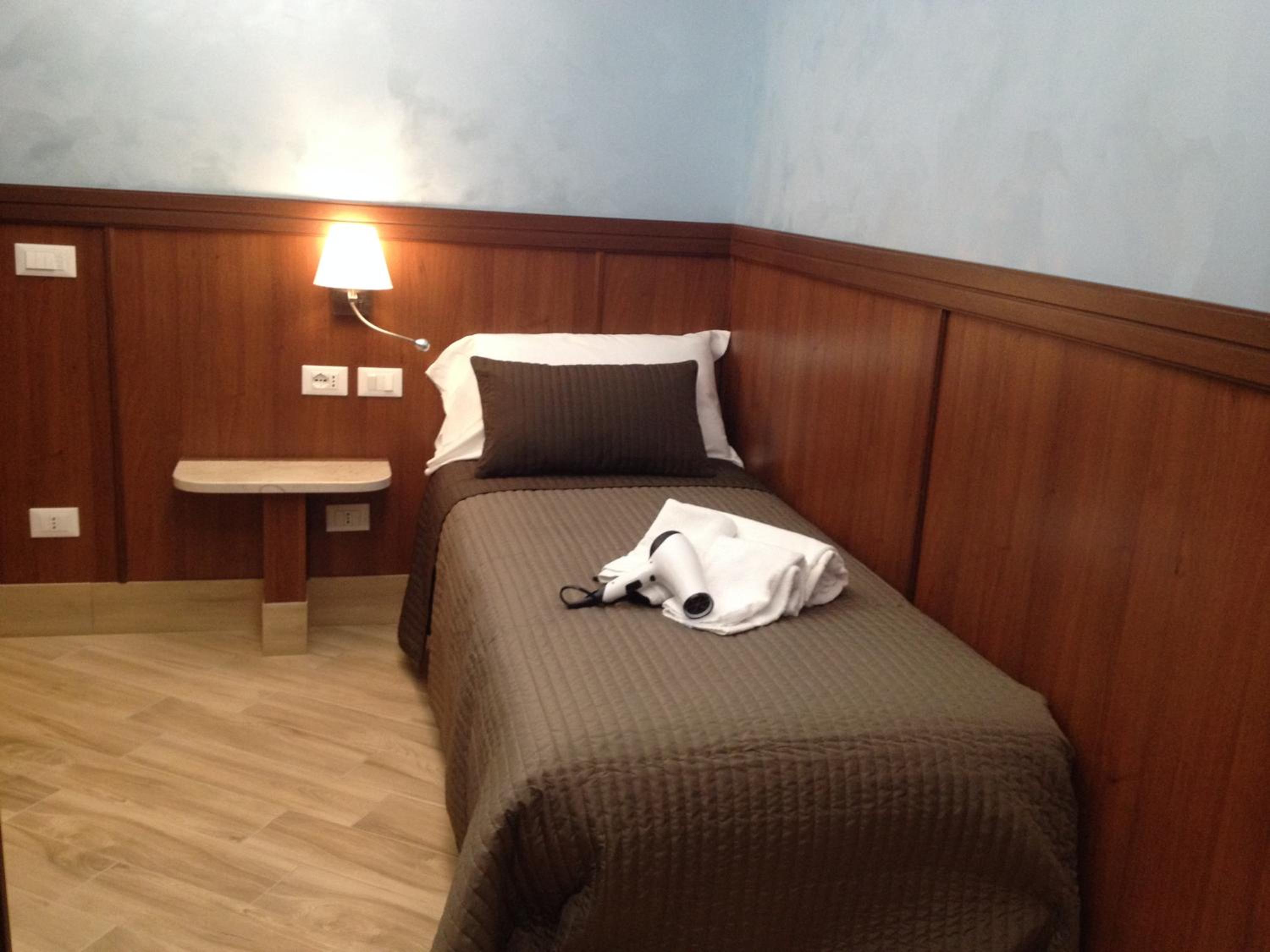 Single Room photo 3