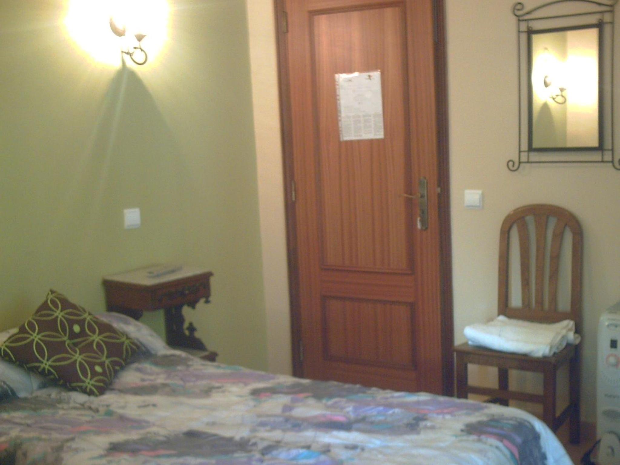 Double or Twin Room with Shared Bathroom photo 1
