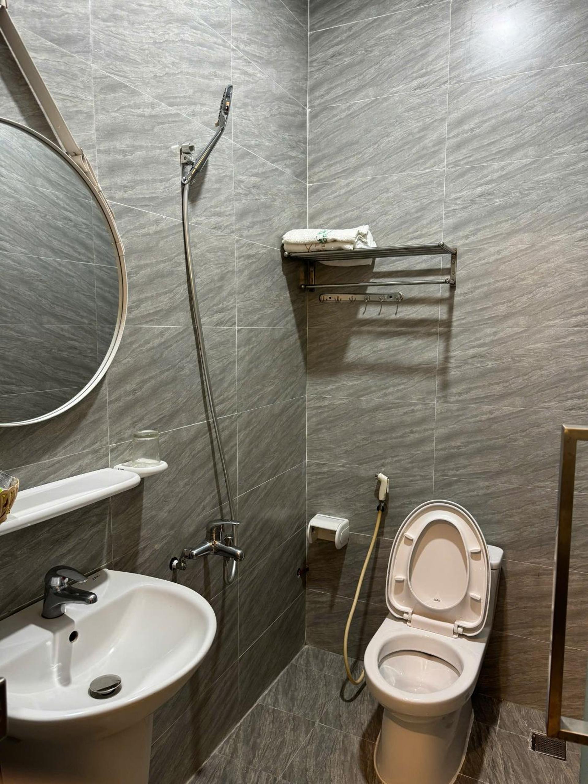 Large Double Room - Photo 2