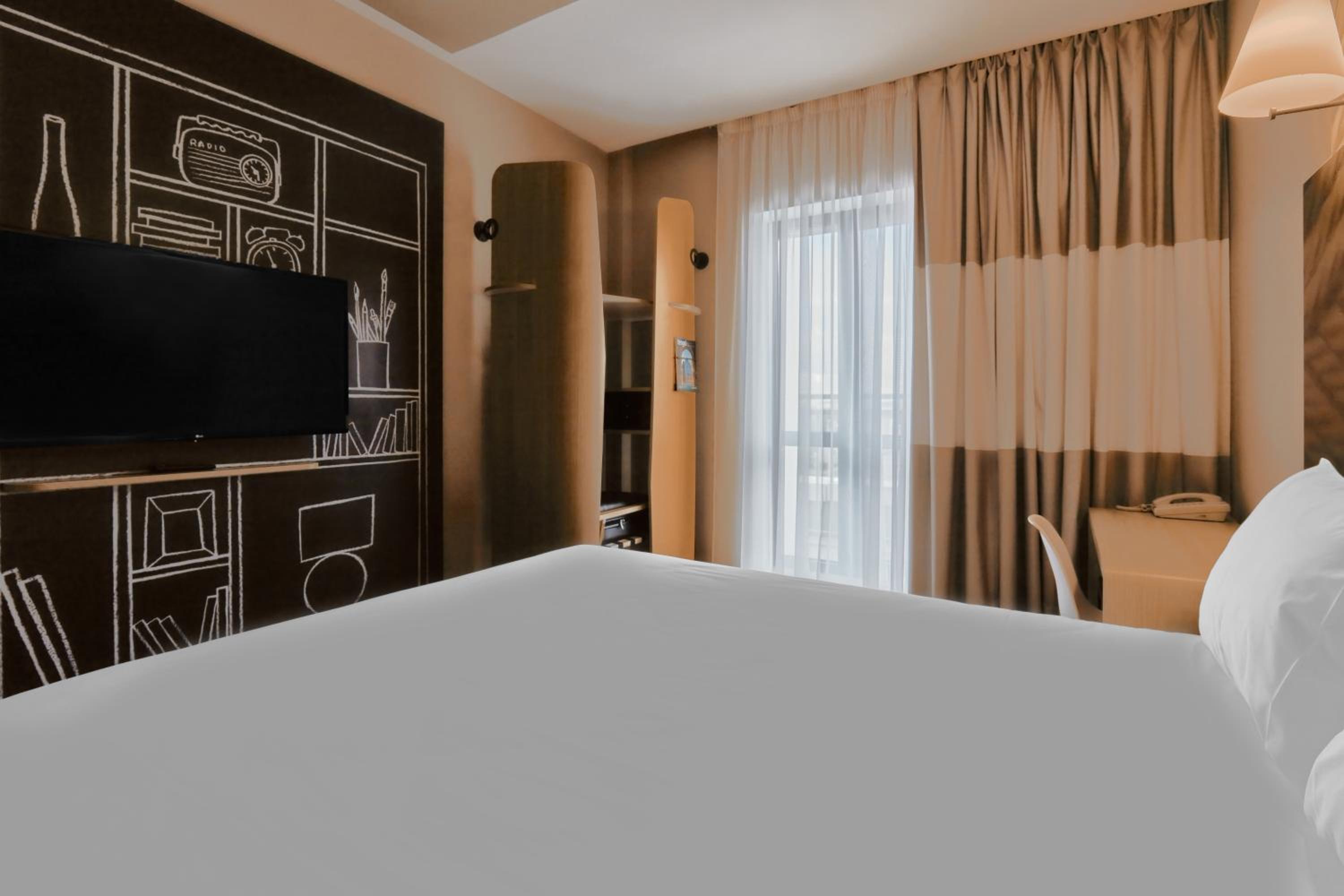 Superior Queen Room with Balcony - Photo 7