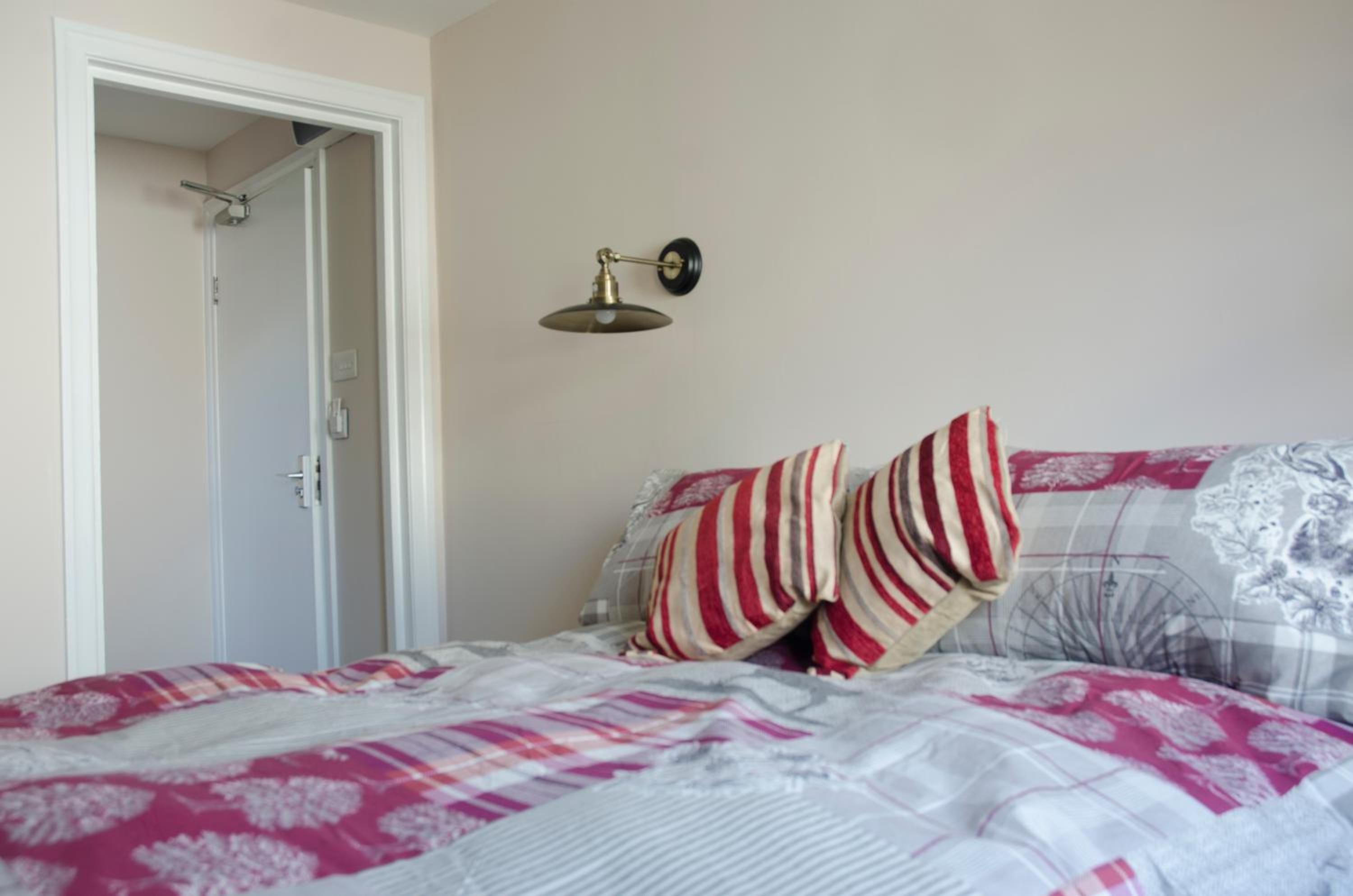 Standard Double Room - Photo 13