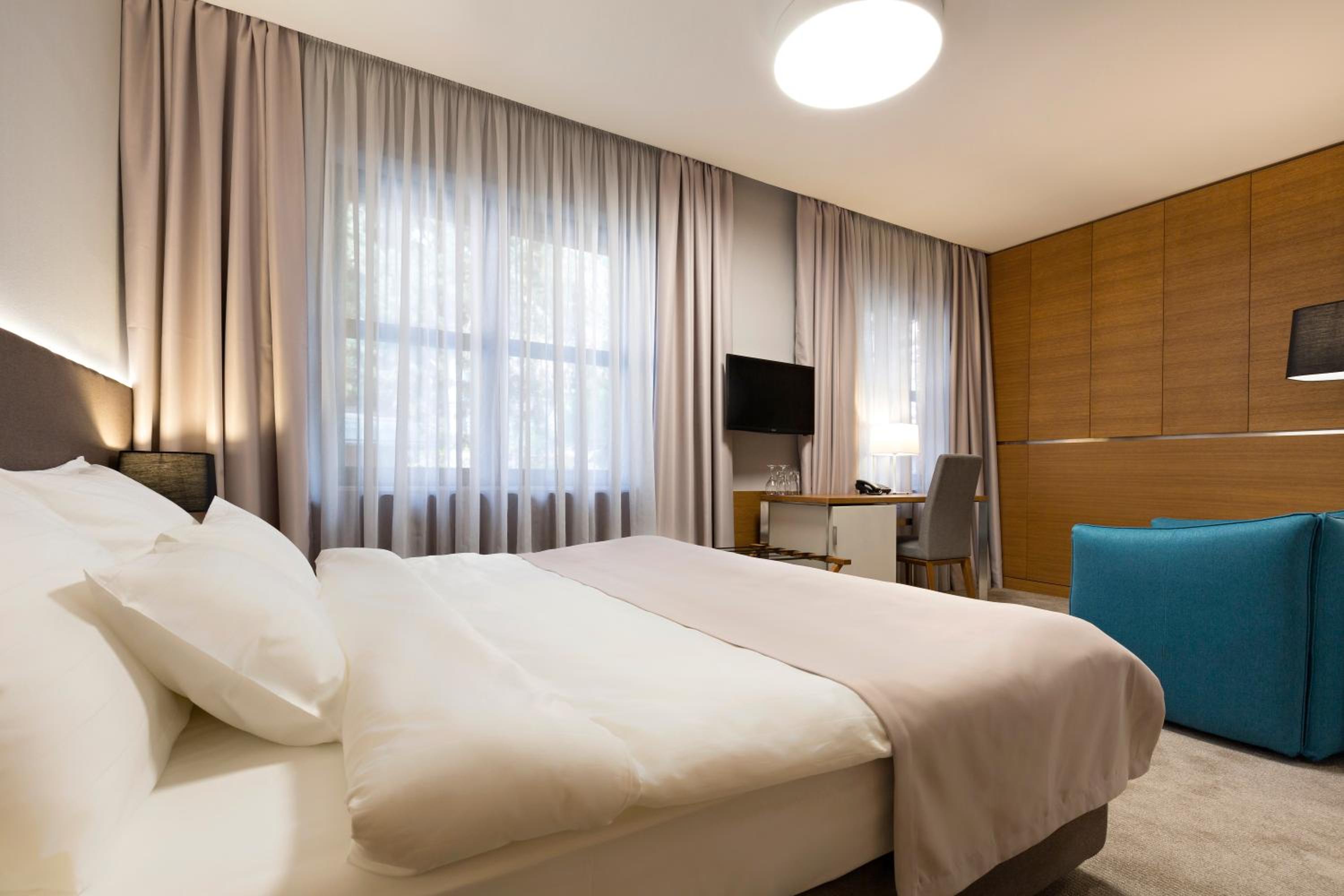 Deluxe Double or Twin Room with Free Parking photo 1