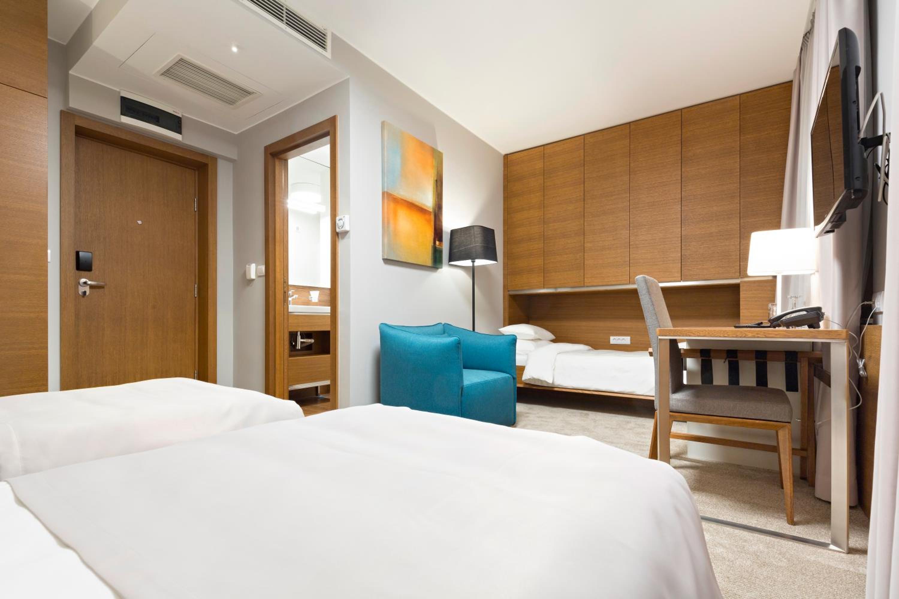 Deluxe Double or Twin Room with Free Parking photo 2