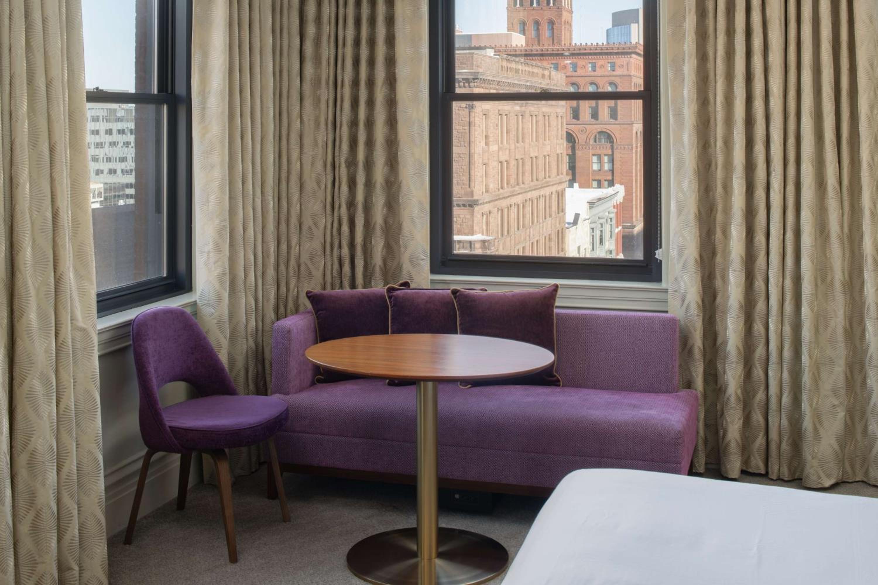 Corner King Room - City View photo 3