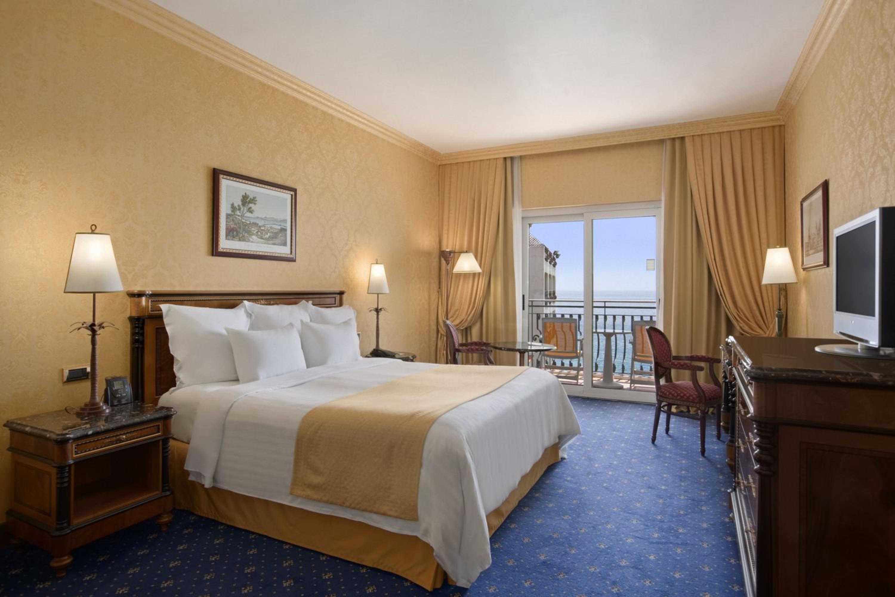 Deluxe King Room with Sea View - Top Floor - Photo 1