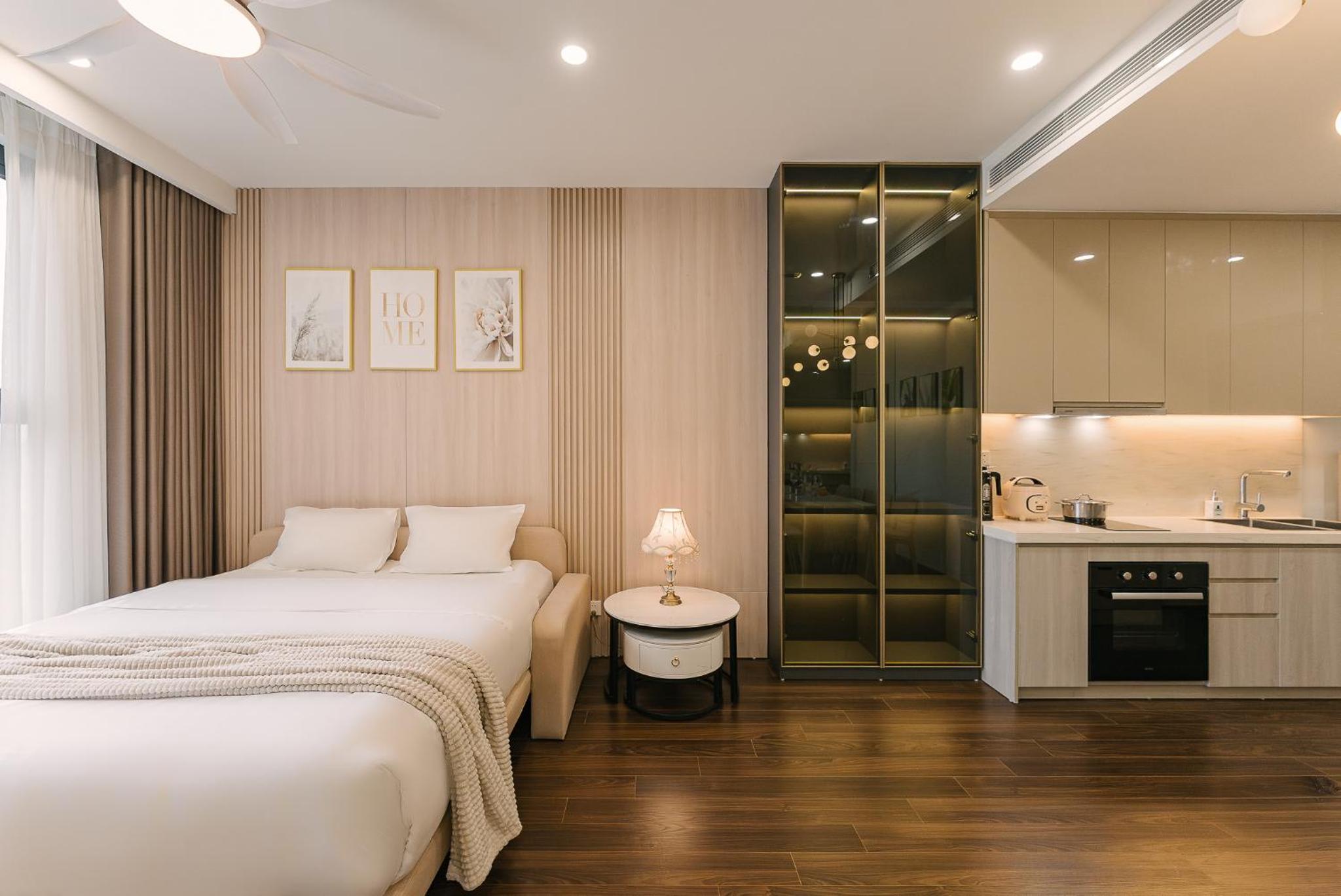 Studio Apartment with King Bed - Photo 3