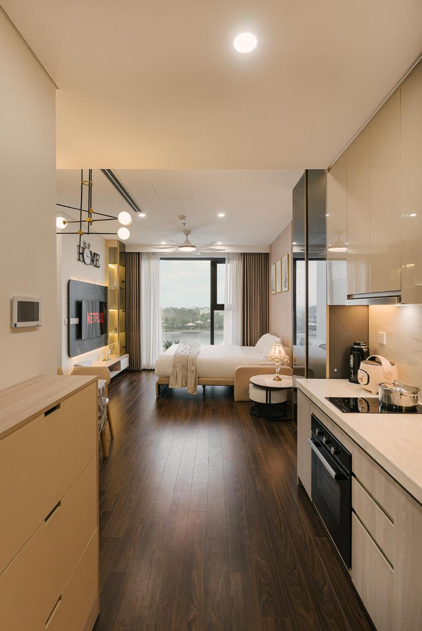 Studio Apartment with King Bed - Photo 11