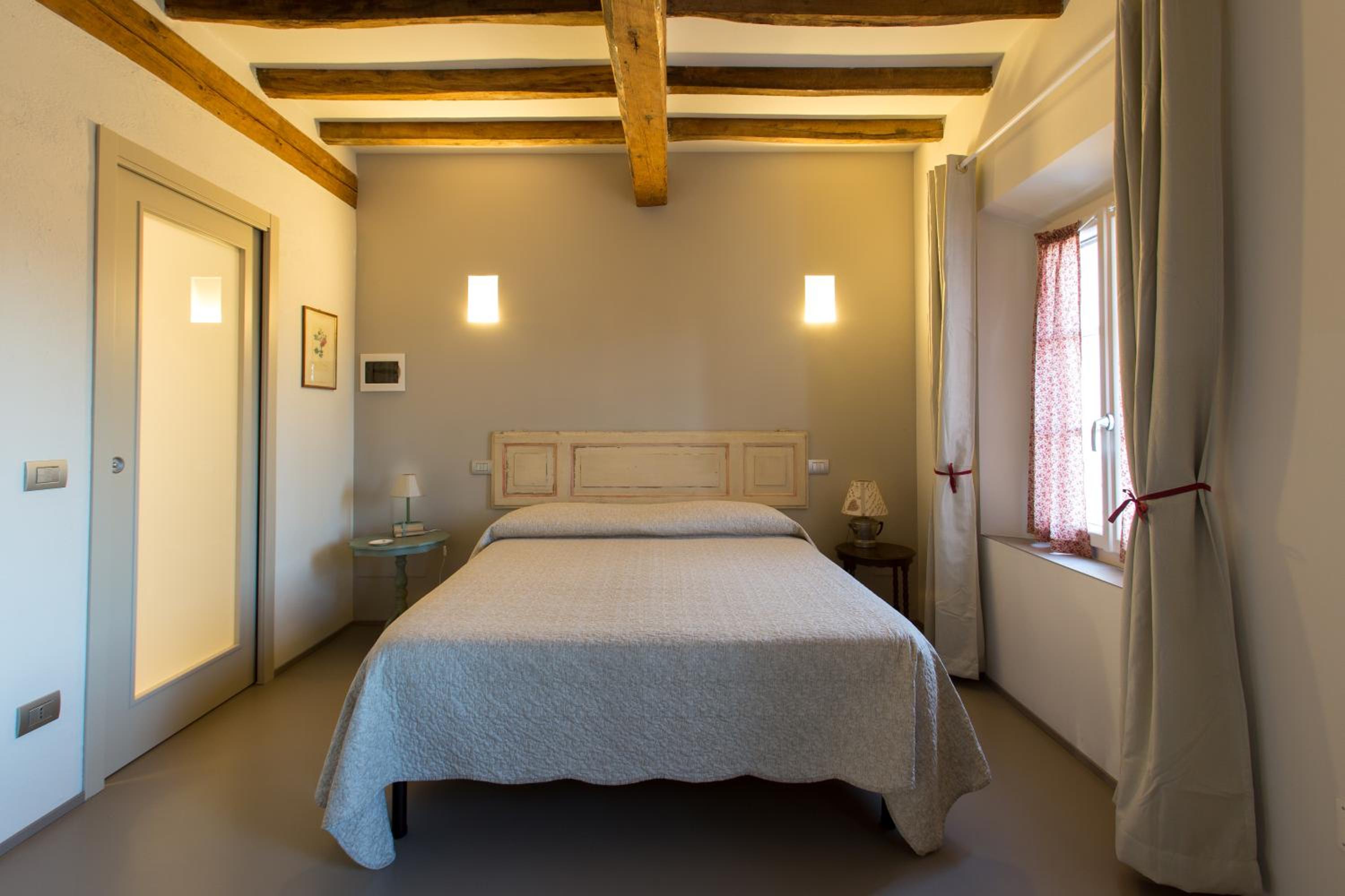 Deluxe Double Room (2 Adults + 1 Child)