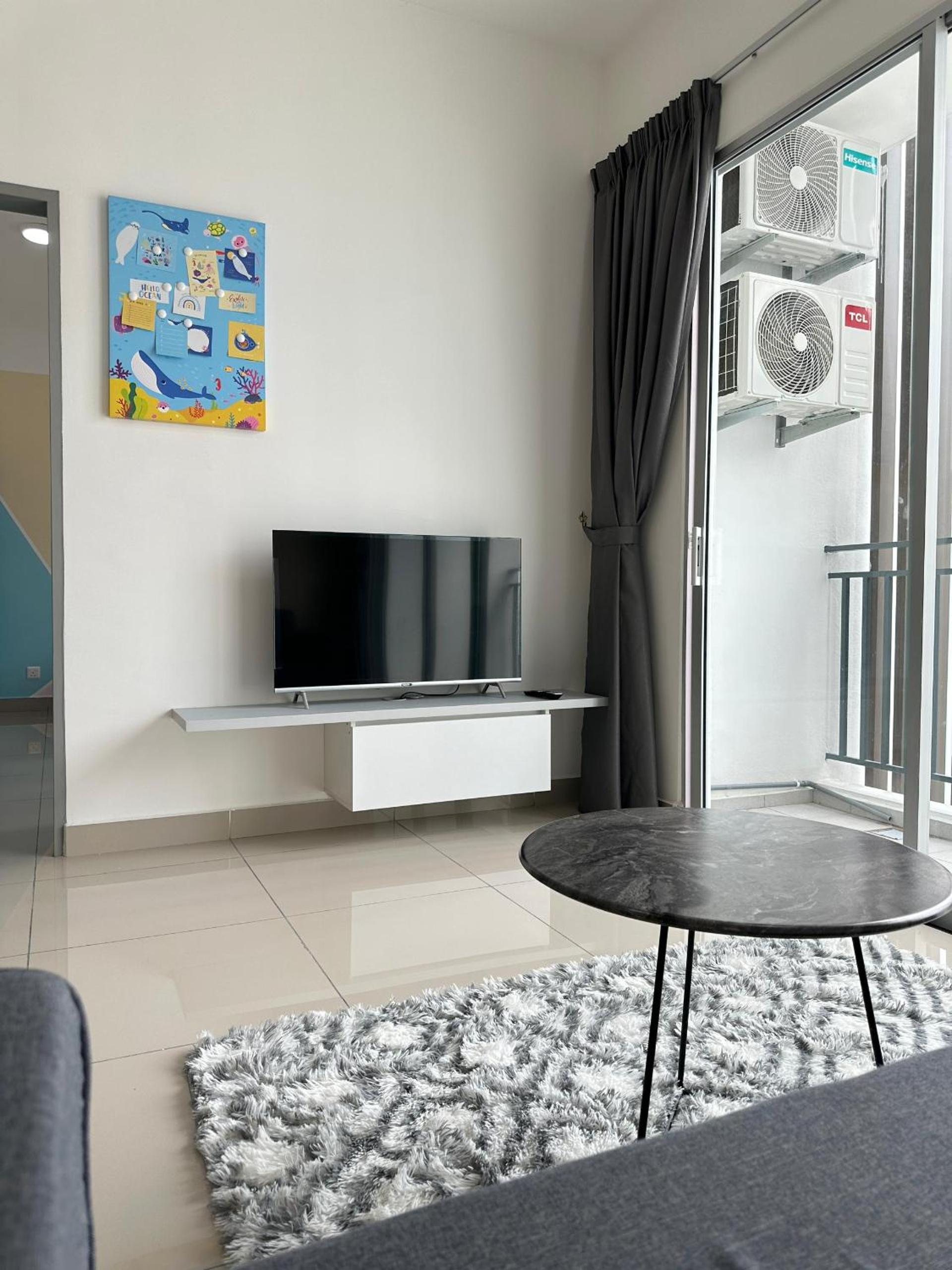 Three-Bedroom Apartment - High Floor photo 2