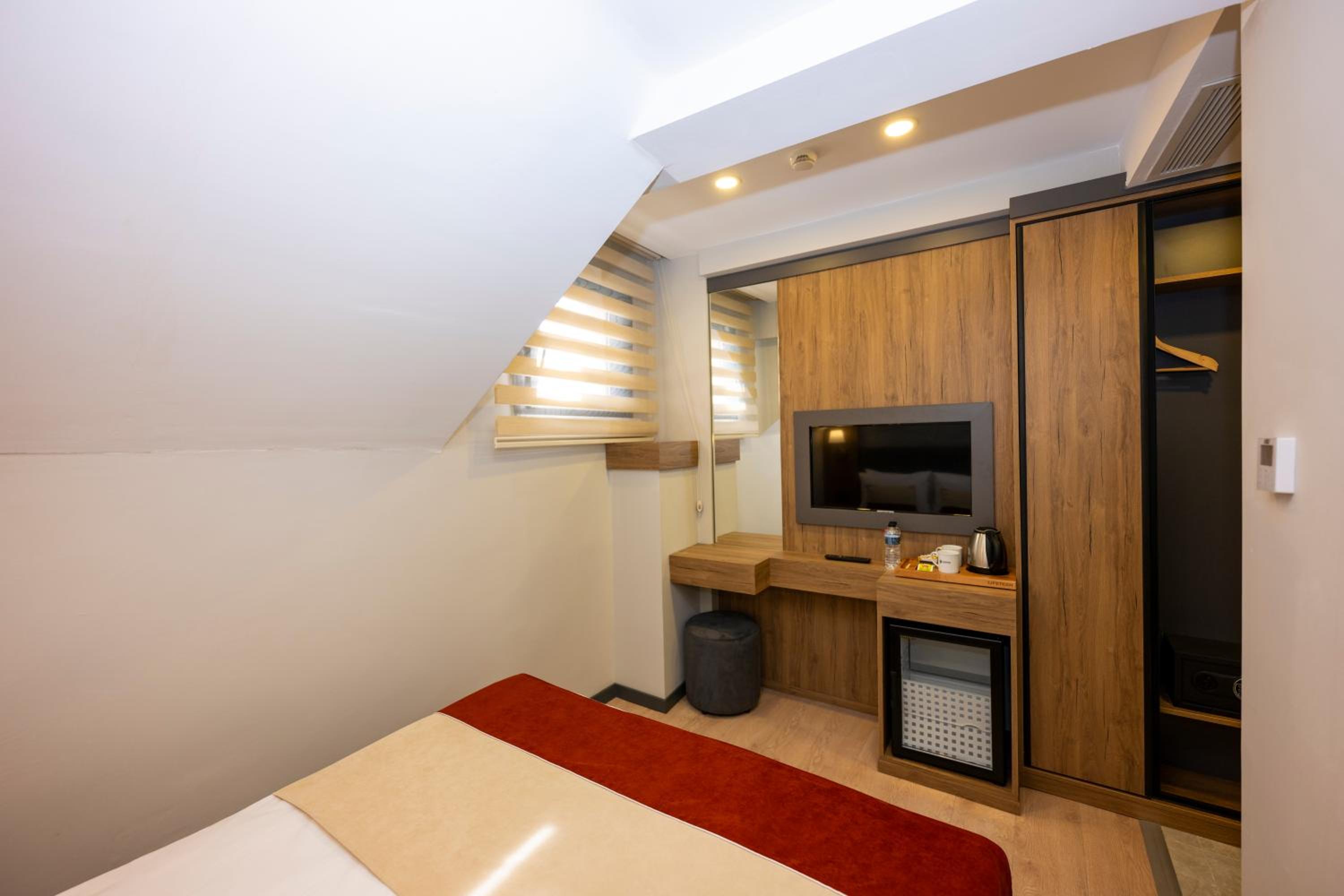 Economy Double Room photo 2
