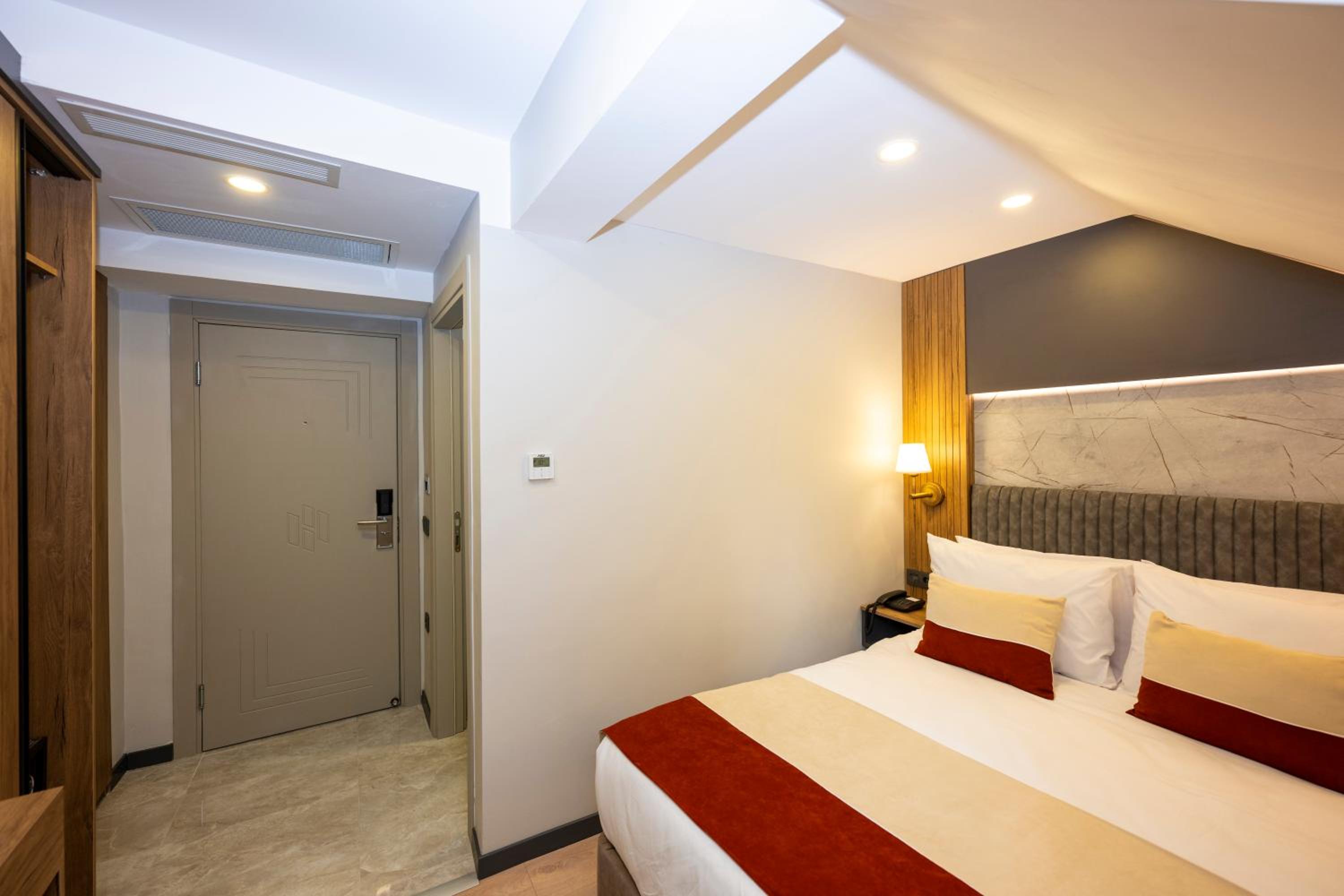 Economy Double Room photo 3