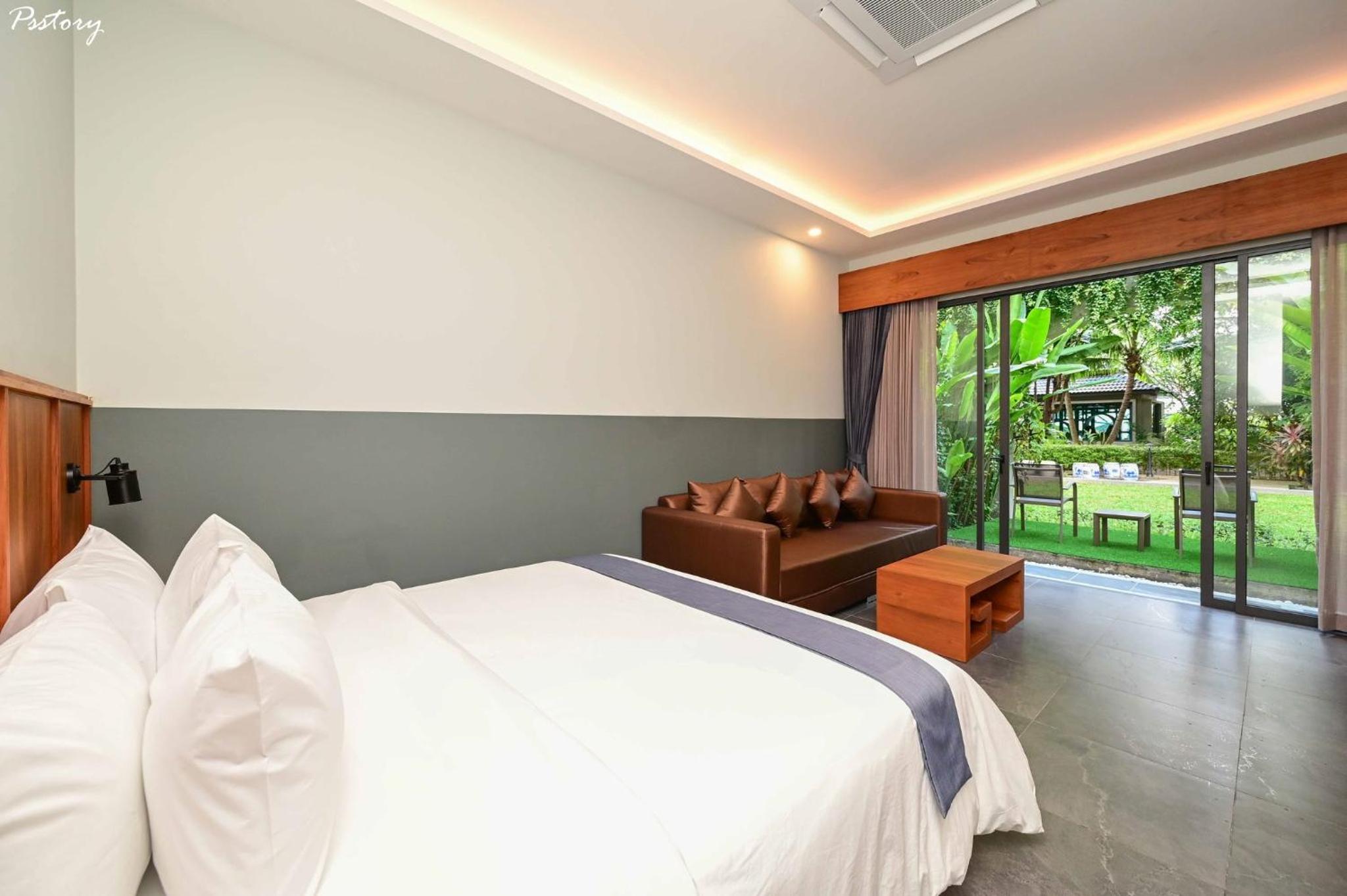 Premier Deluxe Suite with Balcony - Photo 2