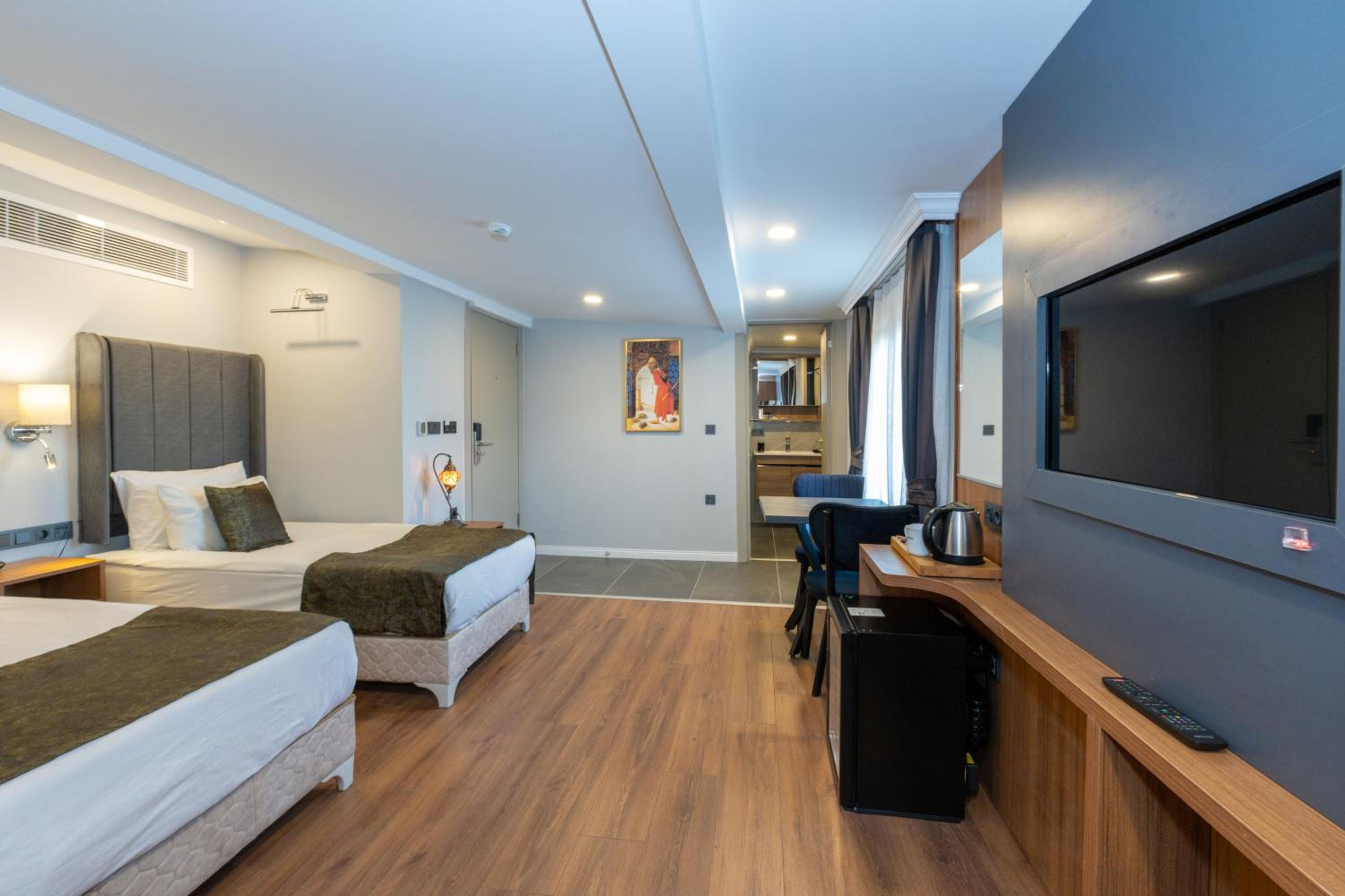 Family Room photo 3