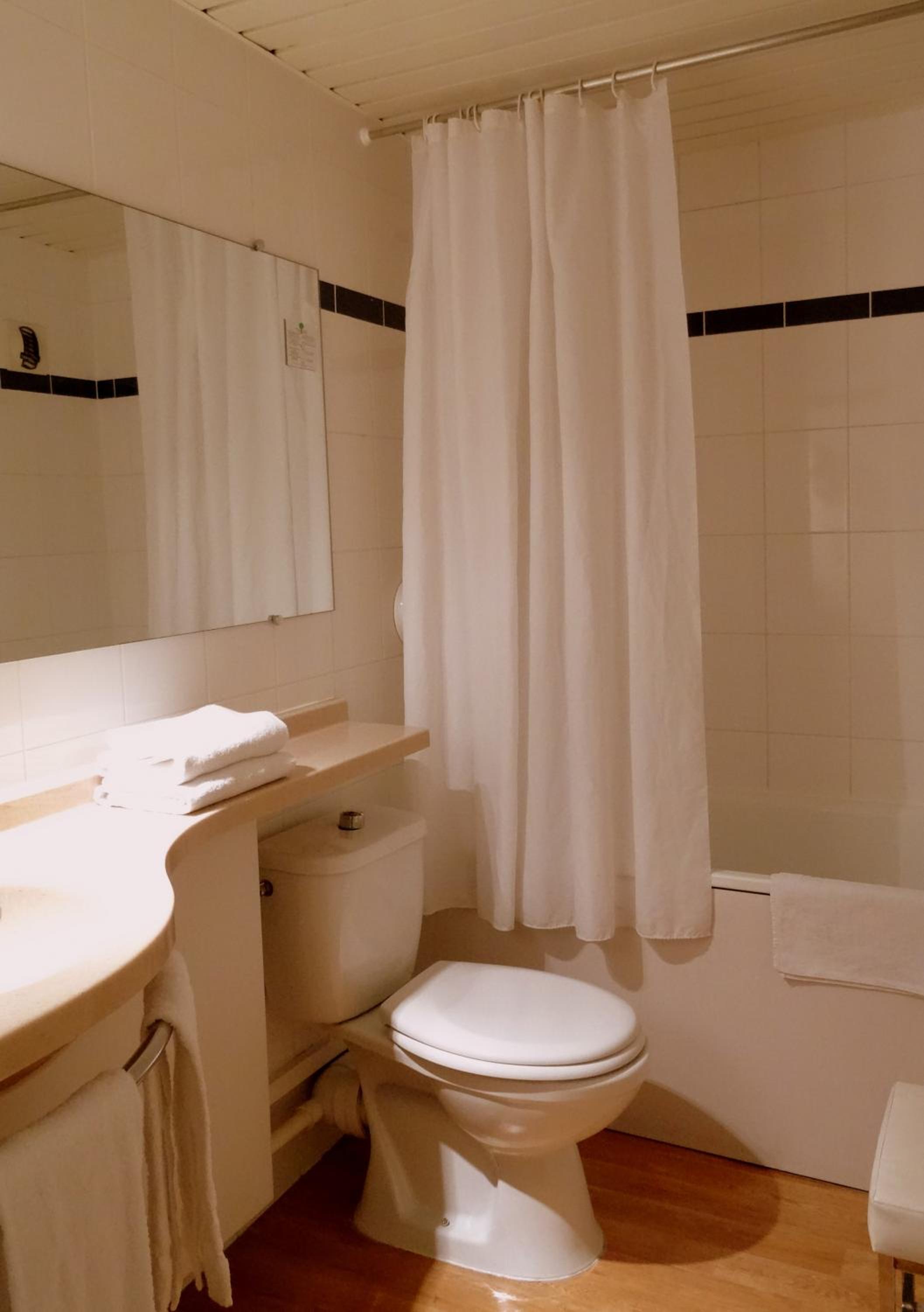Standard Double or Twin Room photo 3