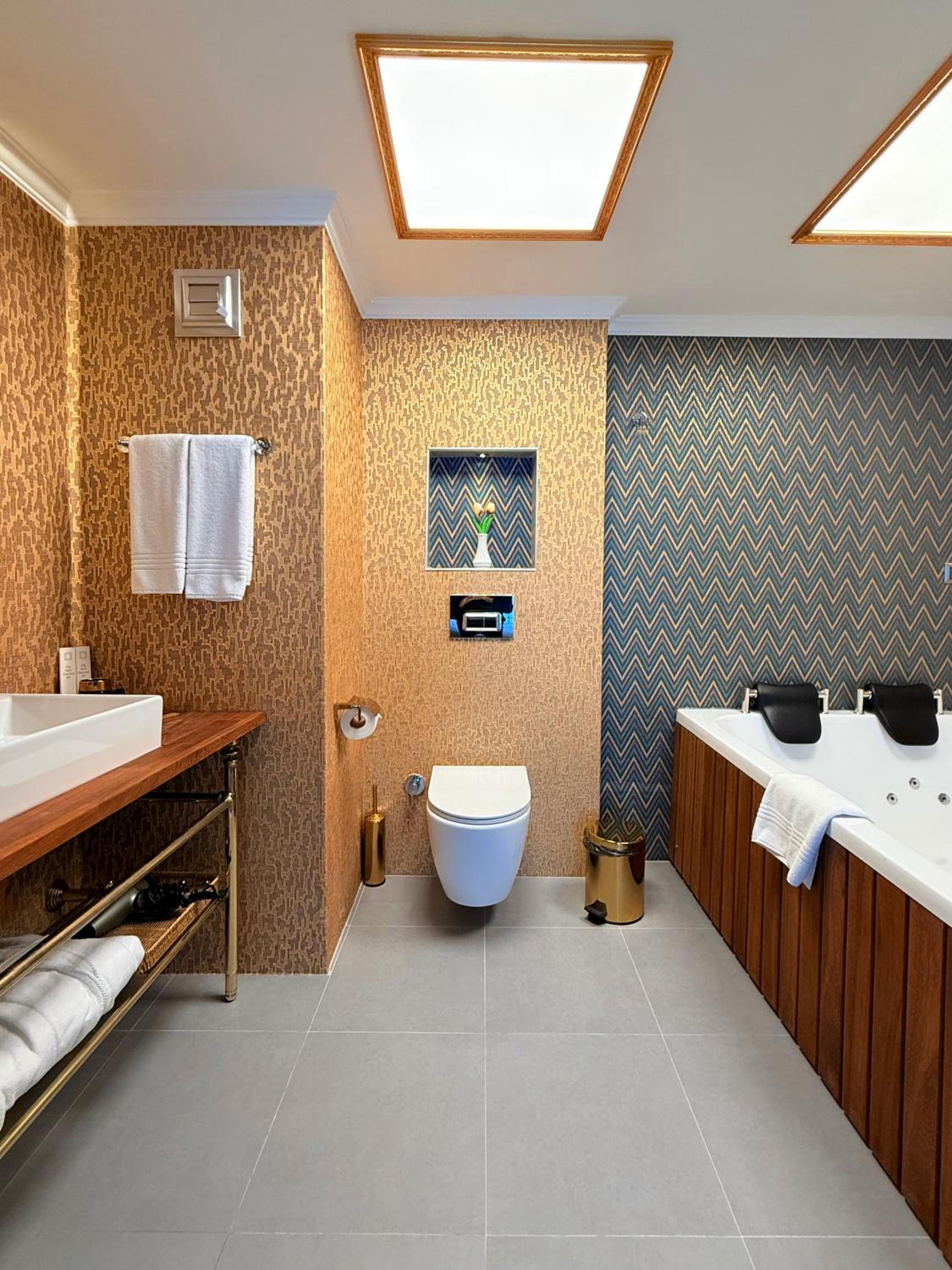 Suite with City View - Photo 3