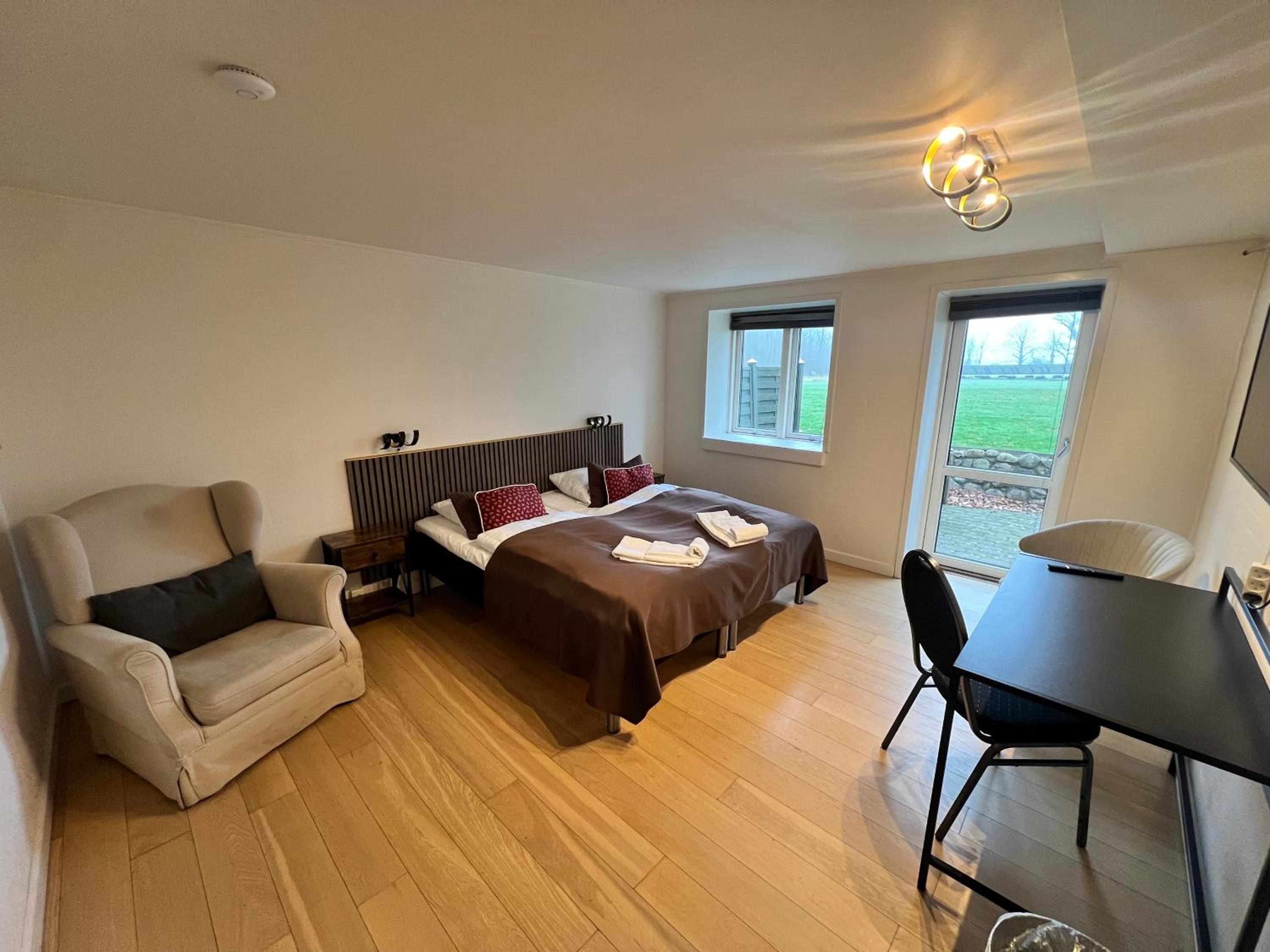 Double or Twin Room with Shared Bathroom photo 1