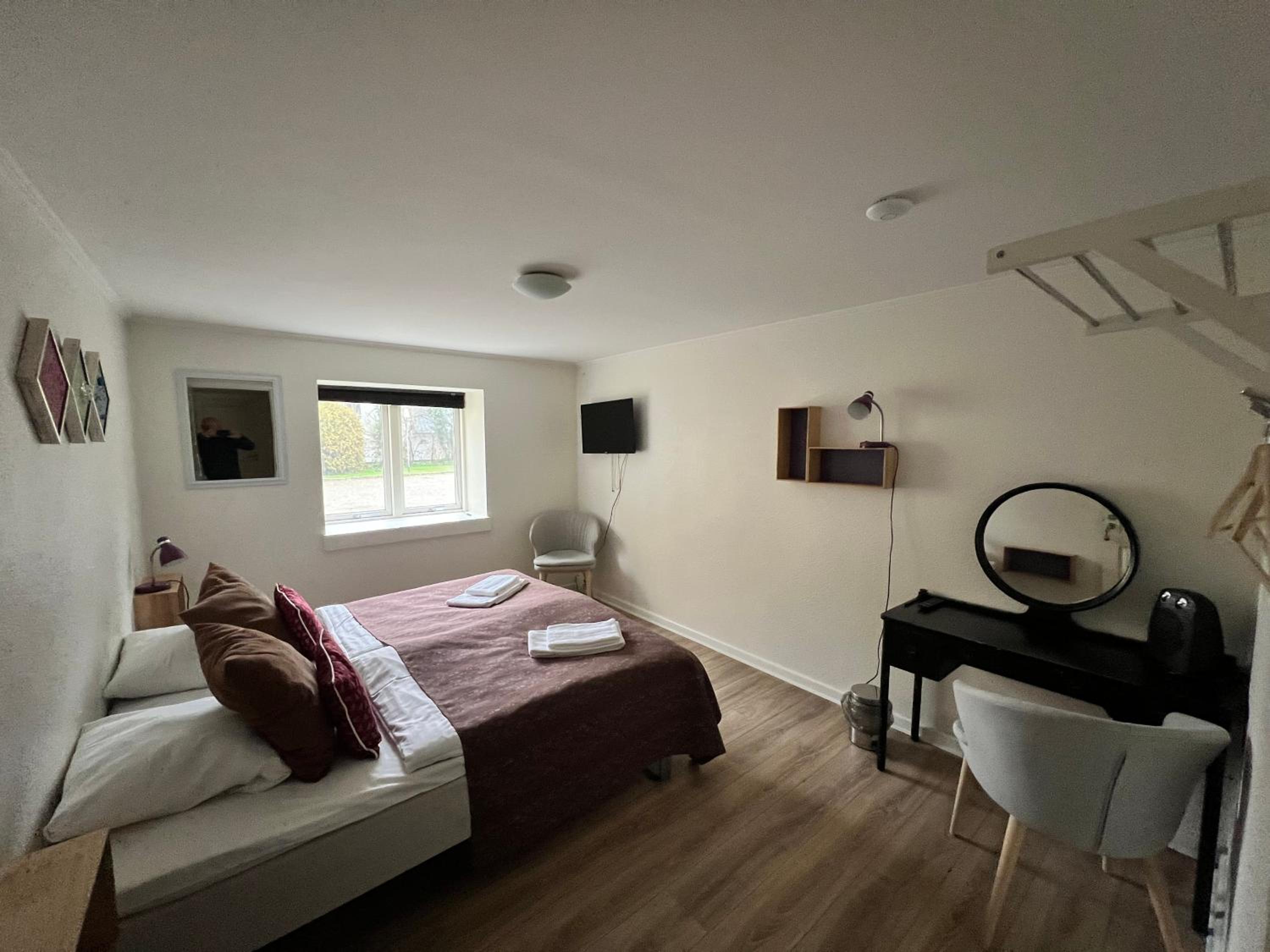 Double or Twin Room with Shared Bathroom photo 2