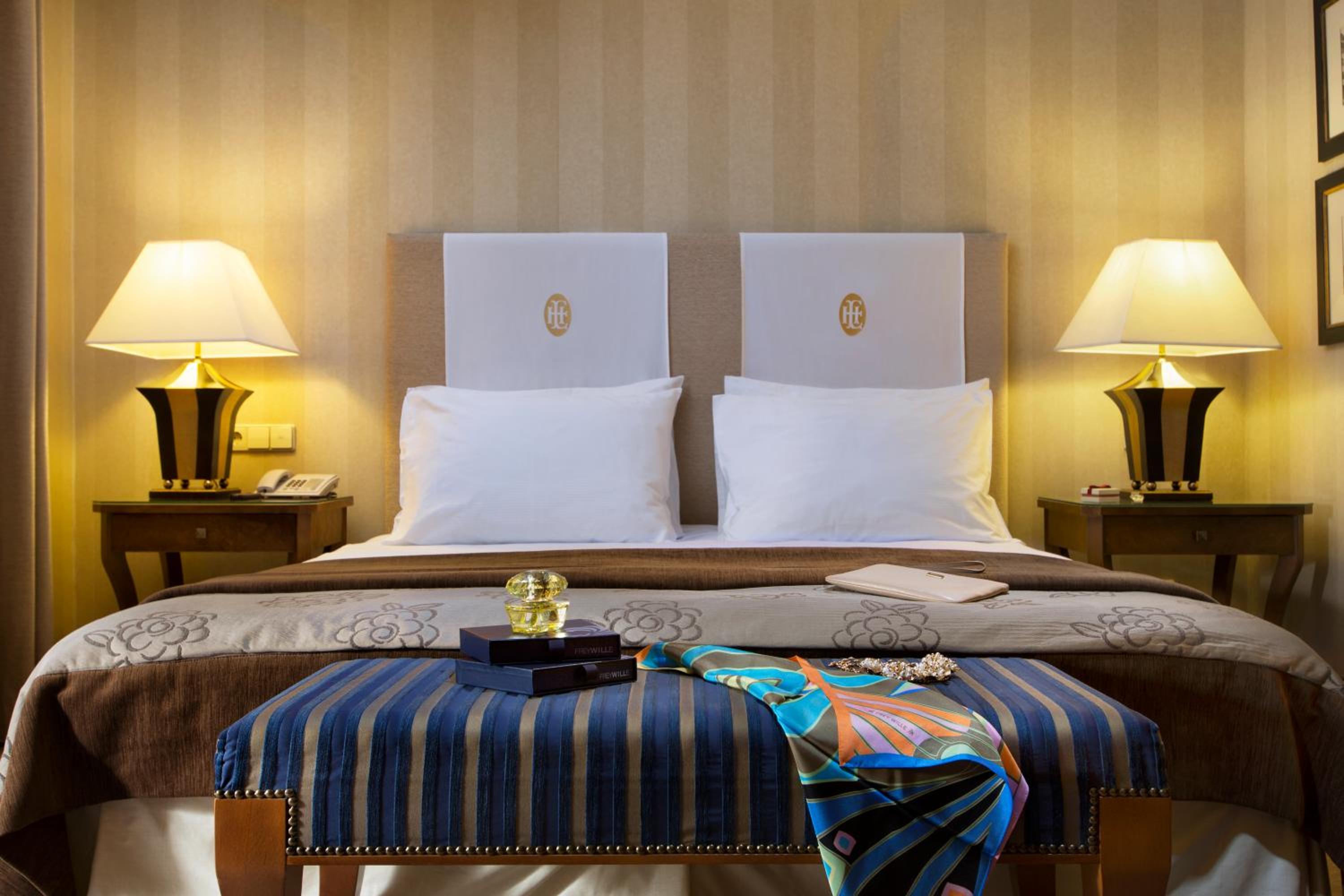 Bed & Sleeping Area
