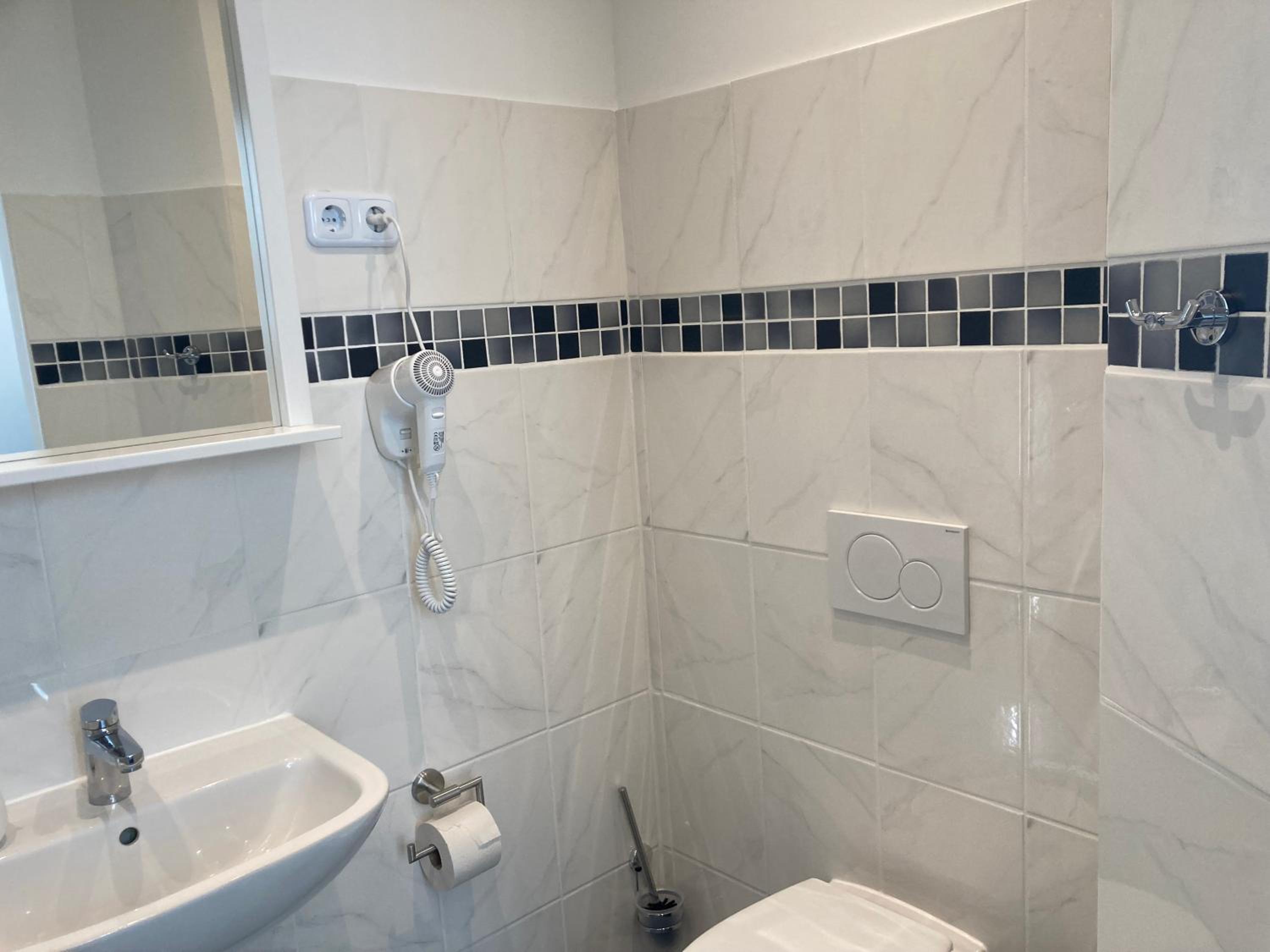 Single Room with Bathroom photo 3