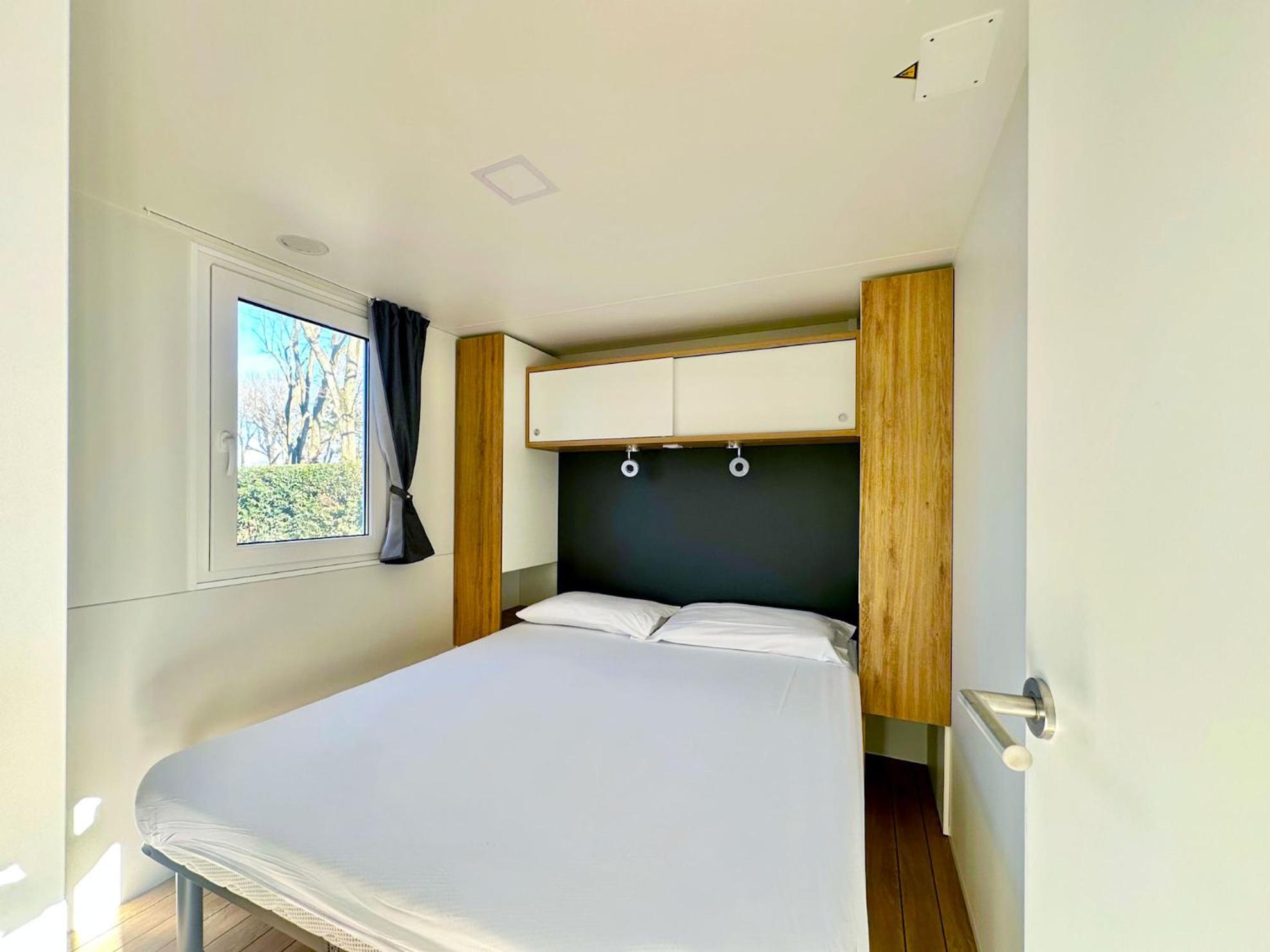 Deluxe Mobile Home with Kitchenette (6 Adults) photo 2