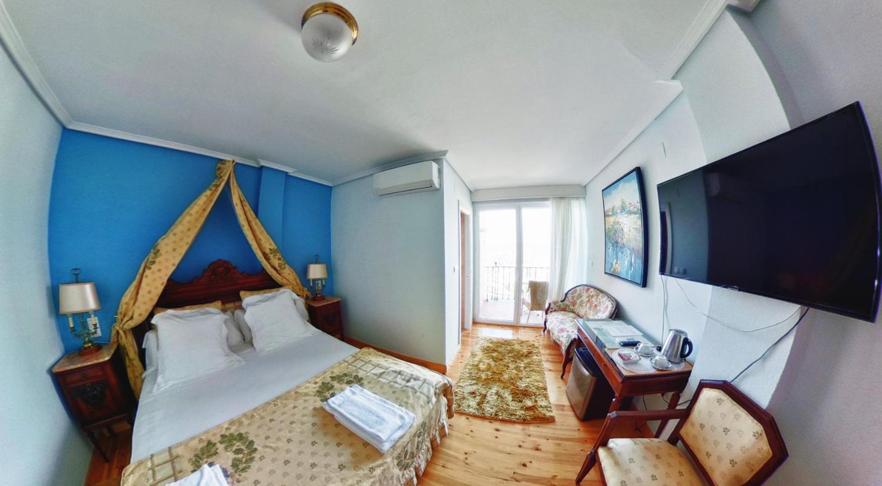 Habitación Doble Deluxe con Balcón y Vista al Mar