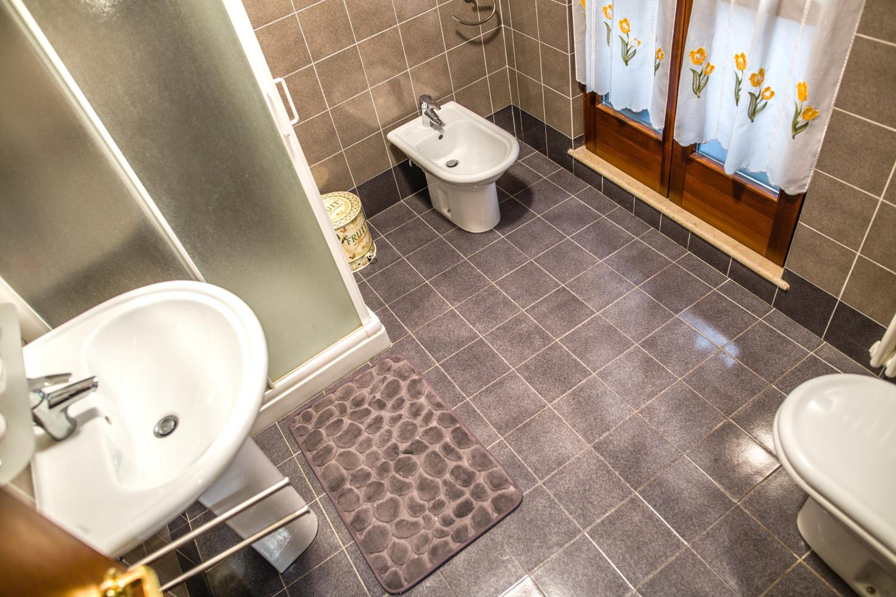 Classic Double Room with Private External Bathroom photo 2